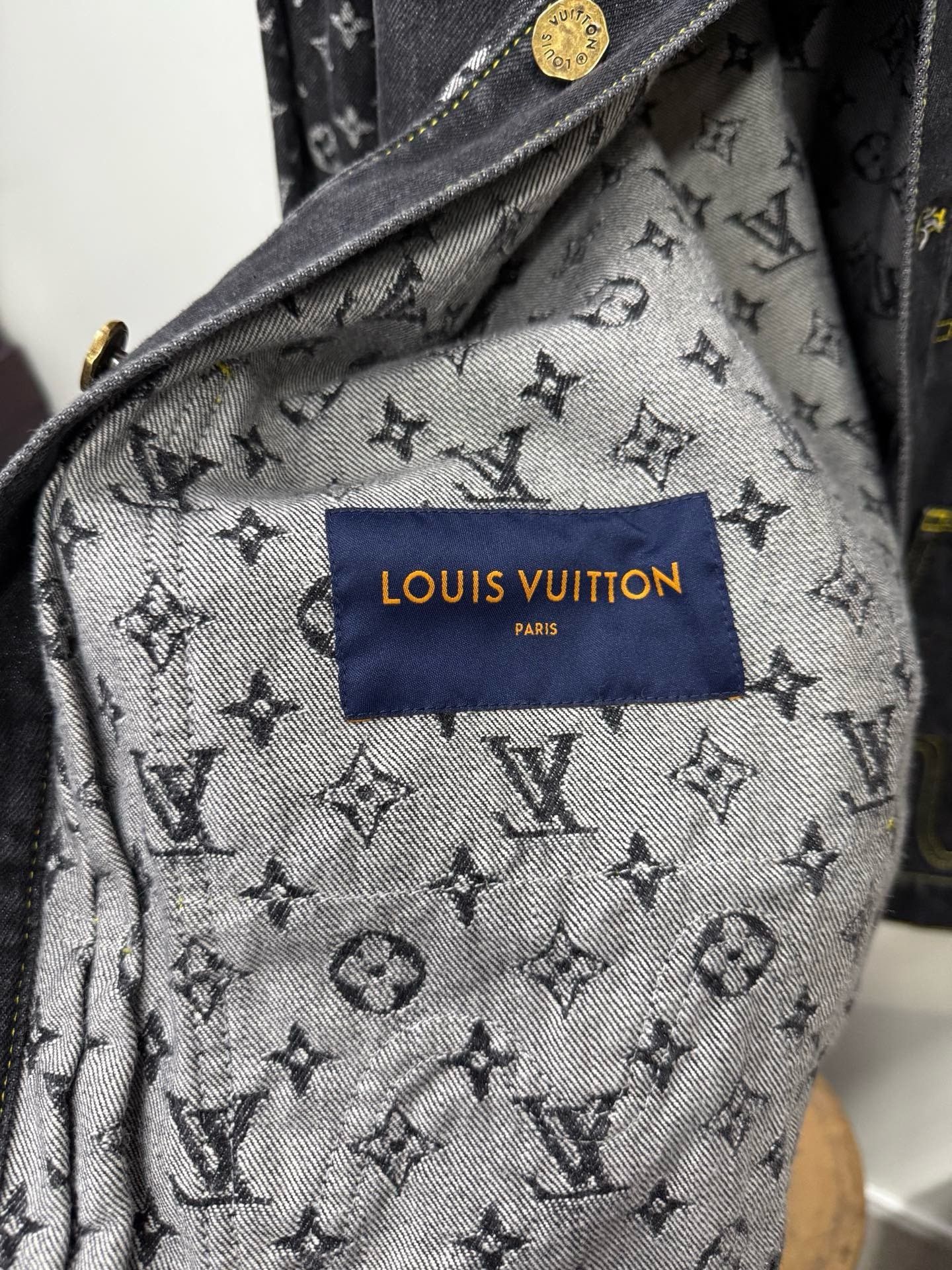 Louis Vuitton Louis Vuitton Light Jacket 56 Men Size US XXL / EU 58 / 5 - 7 Thumbnail