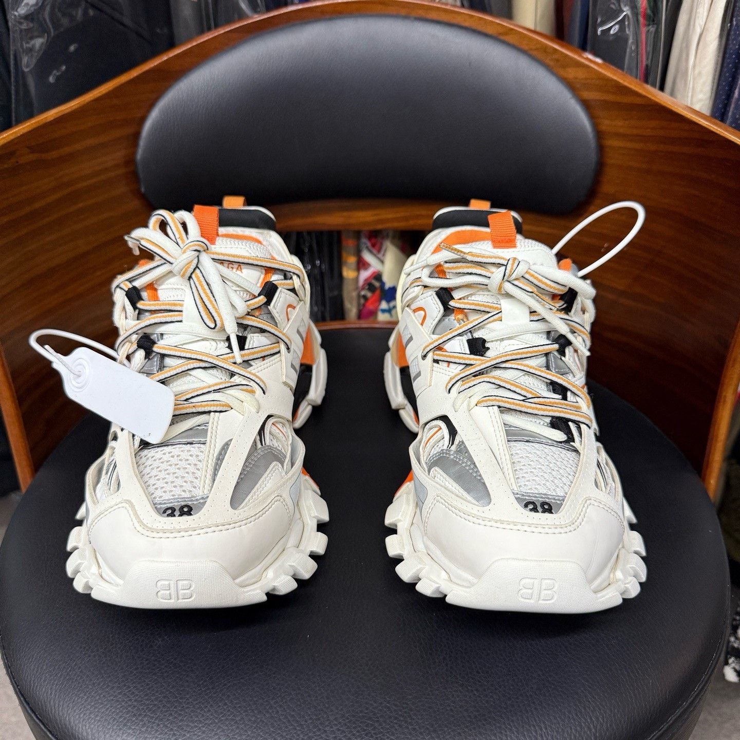 Balenciaga Balenciaga Orange Lowtop Sneakers 38 Women Size US 7.5 / IT 37.5 - 2 Thumbnail