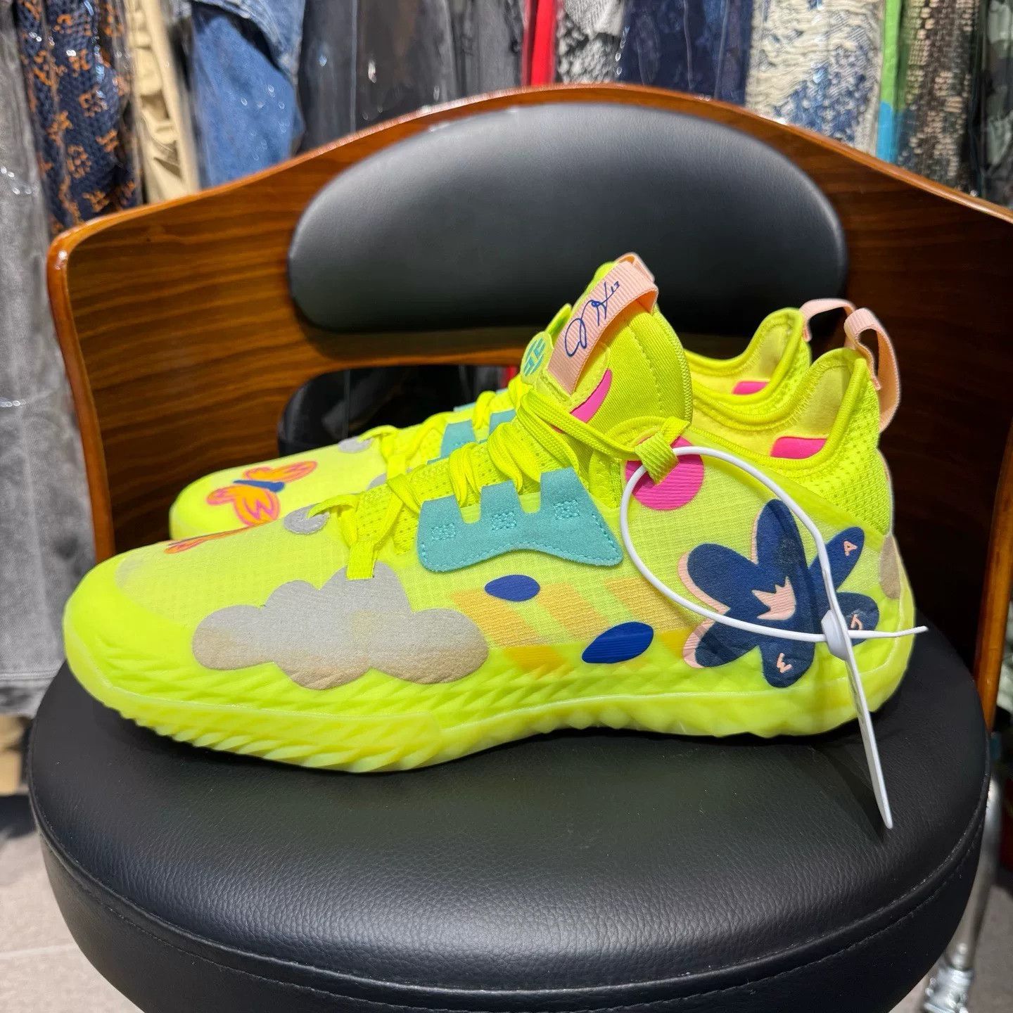 Adidas Adidas Glow Yellow Lowtop Sneakers 44.5 Men Size US 11 / EU 44 - 6 Thumbnail