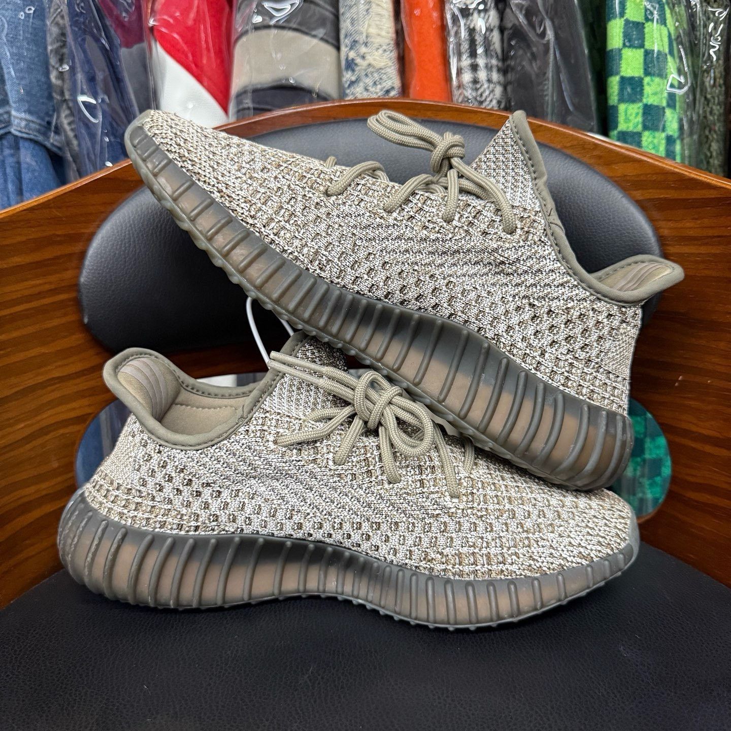 Adidas Adidas YEEZY350 Gray Lowtop Sneakers 40 Men Size US 7.5 / EU 40-41 - 7 Thumbnail