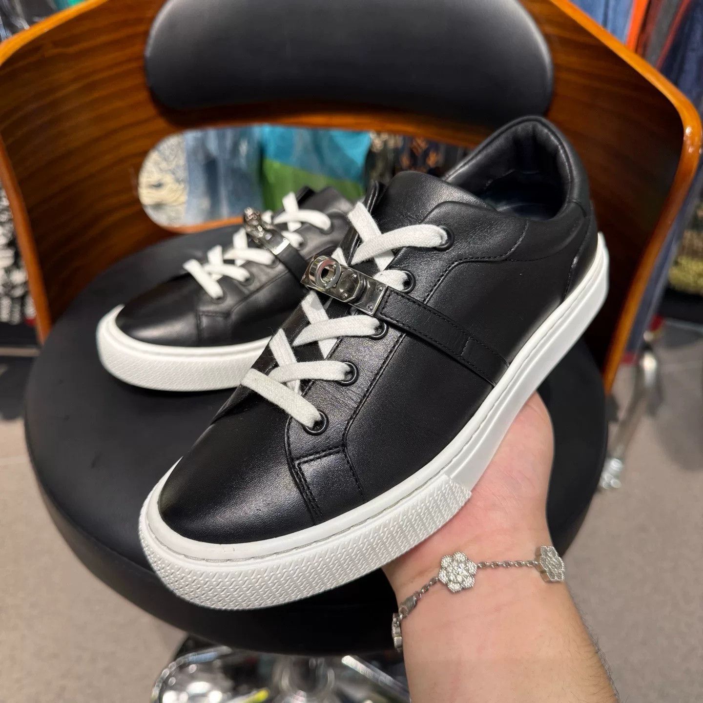 Hermes Hermes Leather Silver Lowtop Sneakers 37 Women Size US 6.5 / IT 36.5 - 5 Thumbnail
