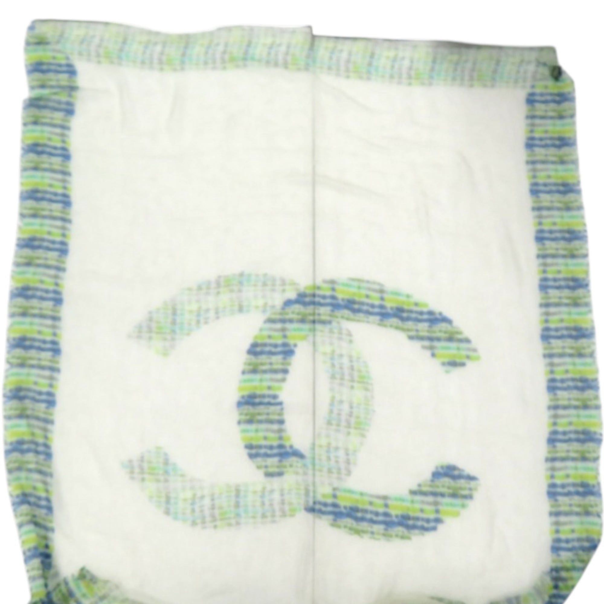 Chanel Excellent condition Chanel Coco Mark large stole, cashmere and silk, green stole 1816CHANEL Size ONE SIZE - 4 Thumbnail