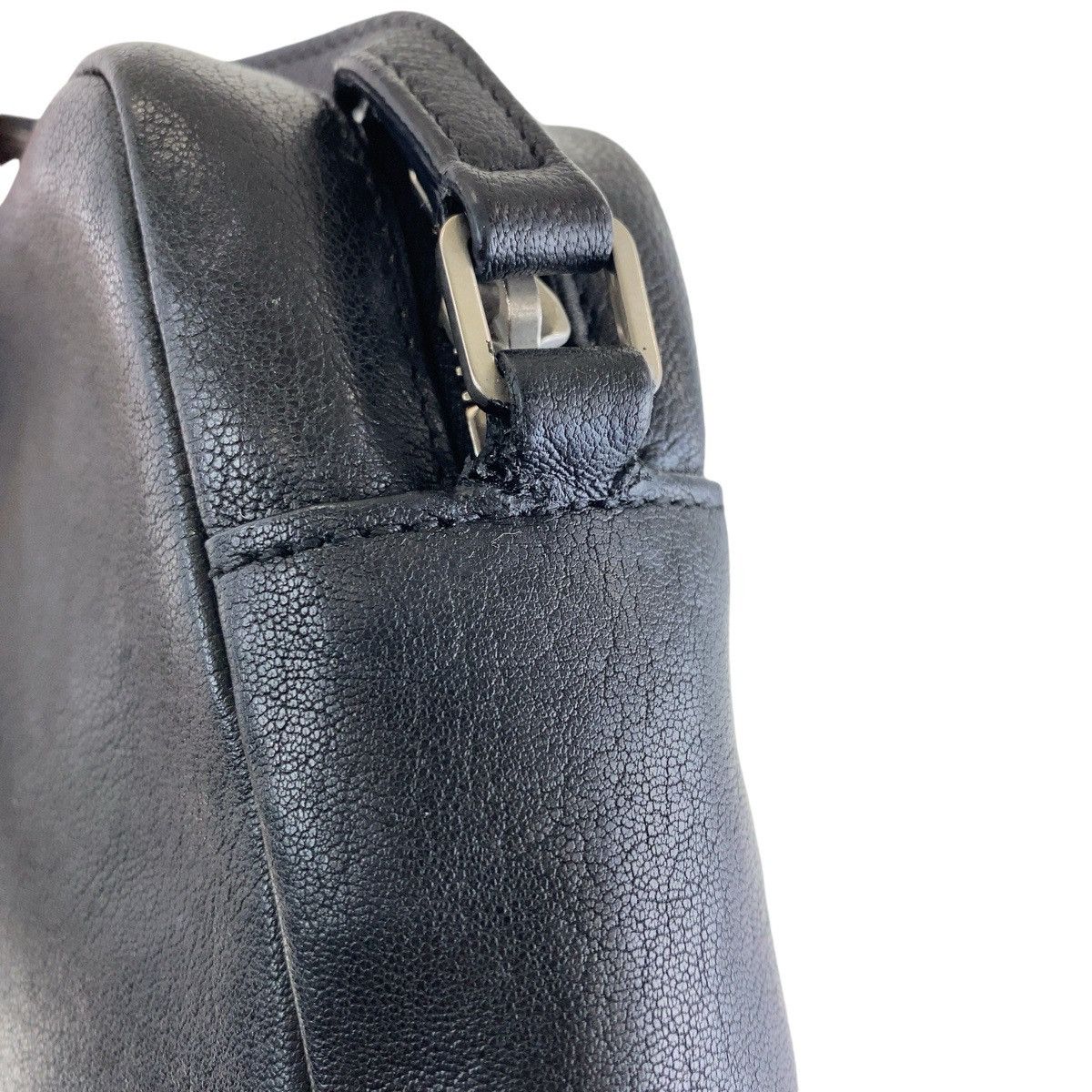 Yves Saint Laurent Yves Saint Laurent Saint Laurent Paris Leather Shoulder Bag Leather Crossbody Bag DUTY FREE for USA Size ONE SIZE - 7 Thumbnail