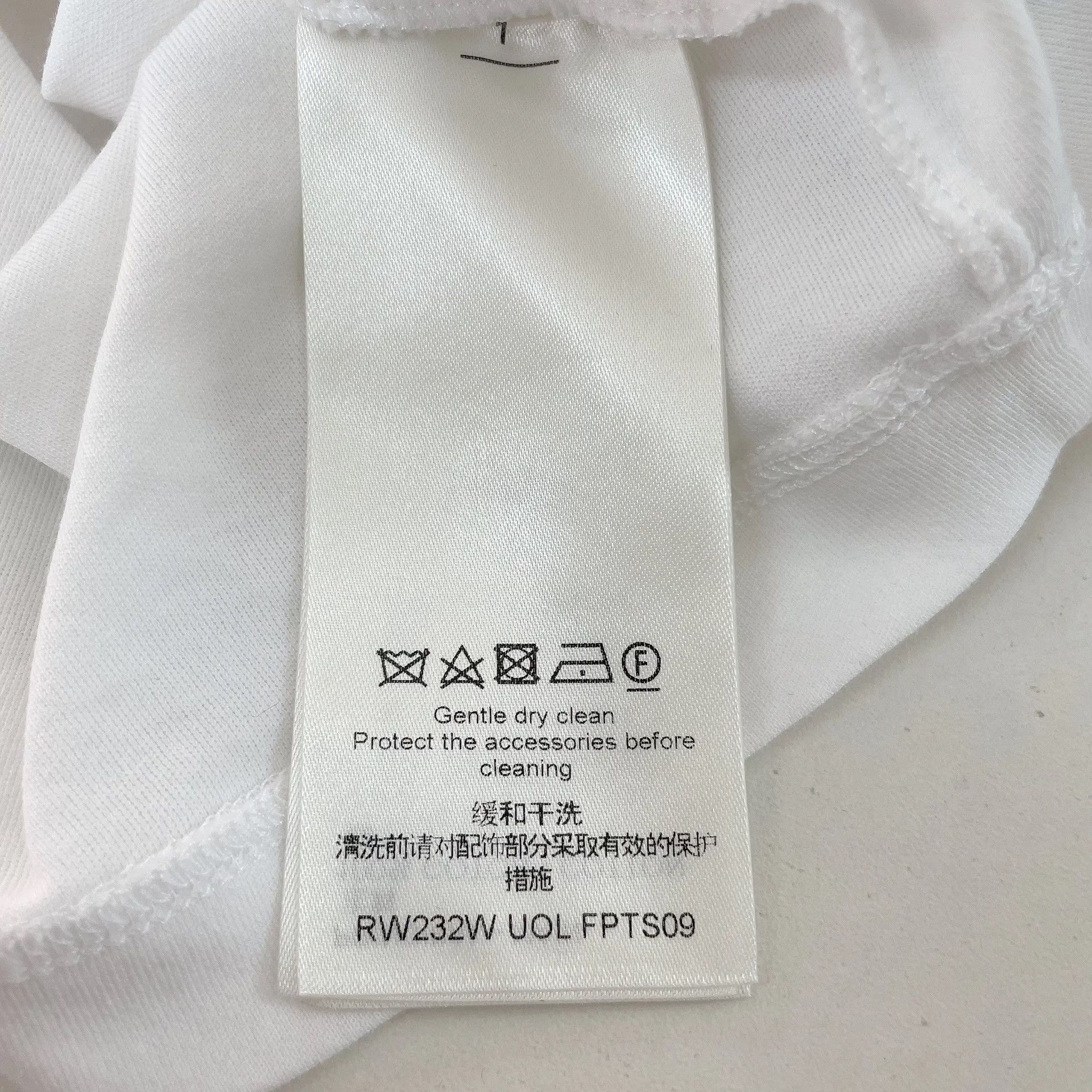 Louis Vuitton Louis Vuitton Scarf T-Shirt XS Size XS / US 0-2 / IT 36-38 - 7 Thumbnail