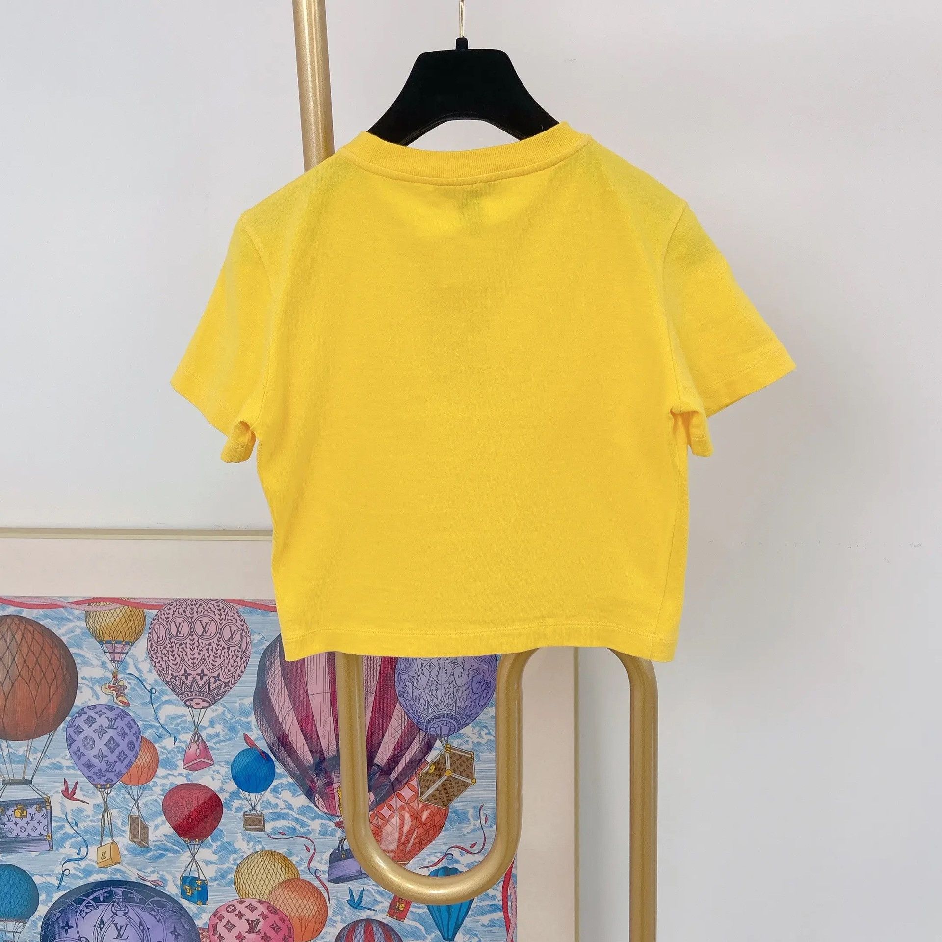 Louis Vuitton Louis Vuitton Yellow Short T-shirt XS Size XS / US 0-2 / IT 36-38 - 2 Thumbnail