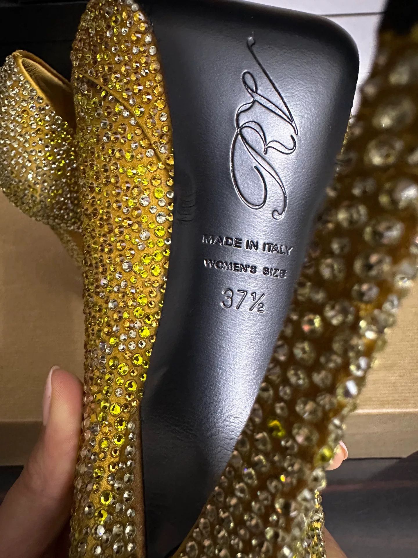 Roger Vivier Roger Vivier RV Crystal Diamond Shoes Size US 6.5 / IT 36.5 - 6 Thumbnail