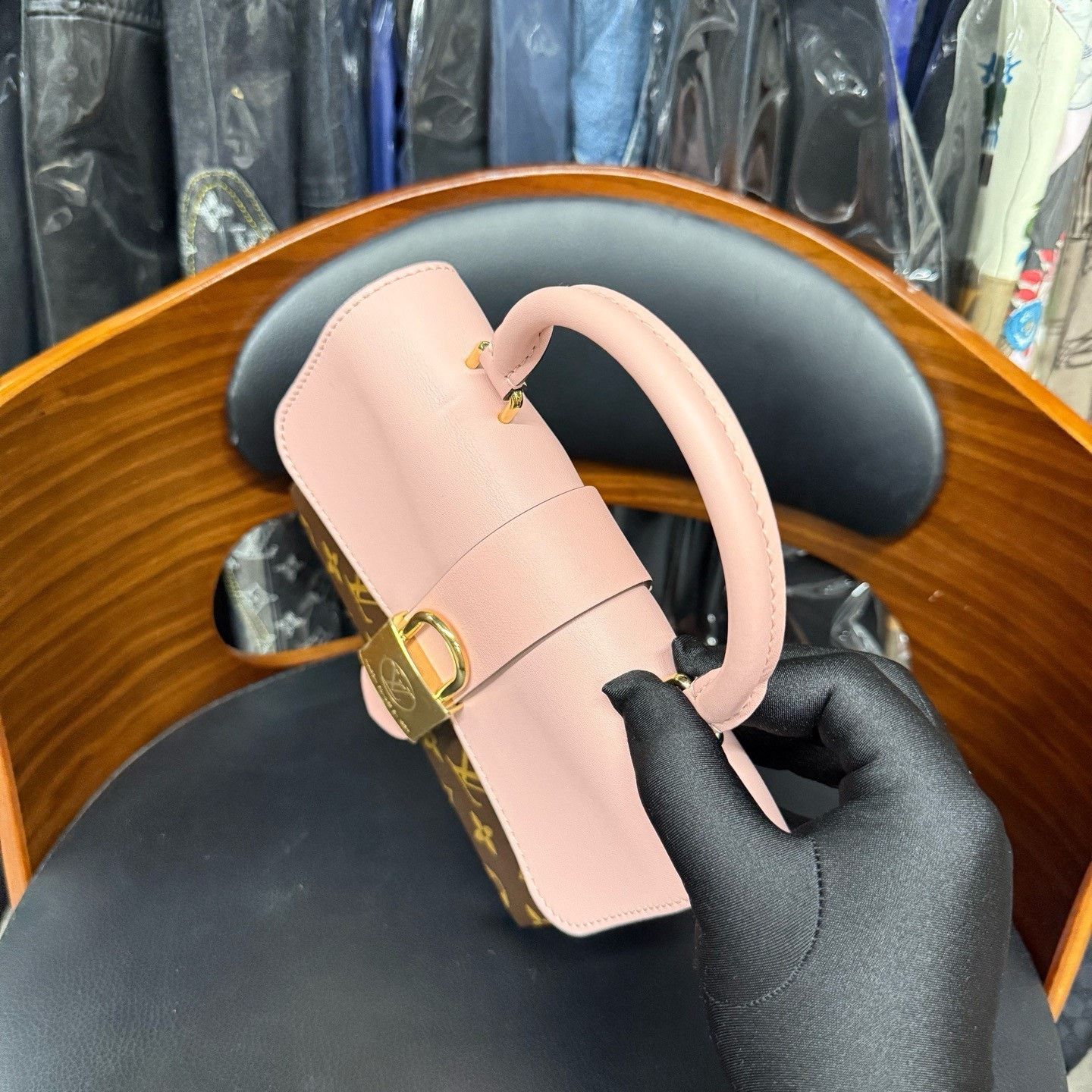 Louis Vuitton Louis Vuitton Pink Shoulder Bag 20 Women Size ONE SIZE - 5 Thumbnail