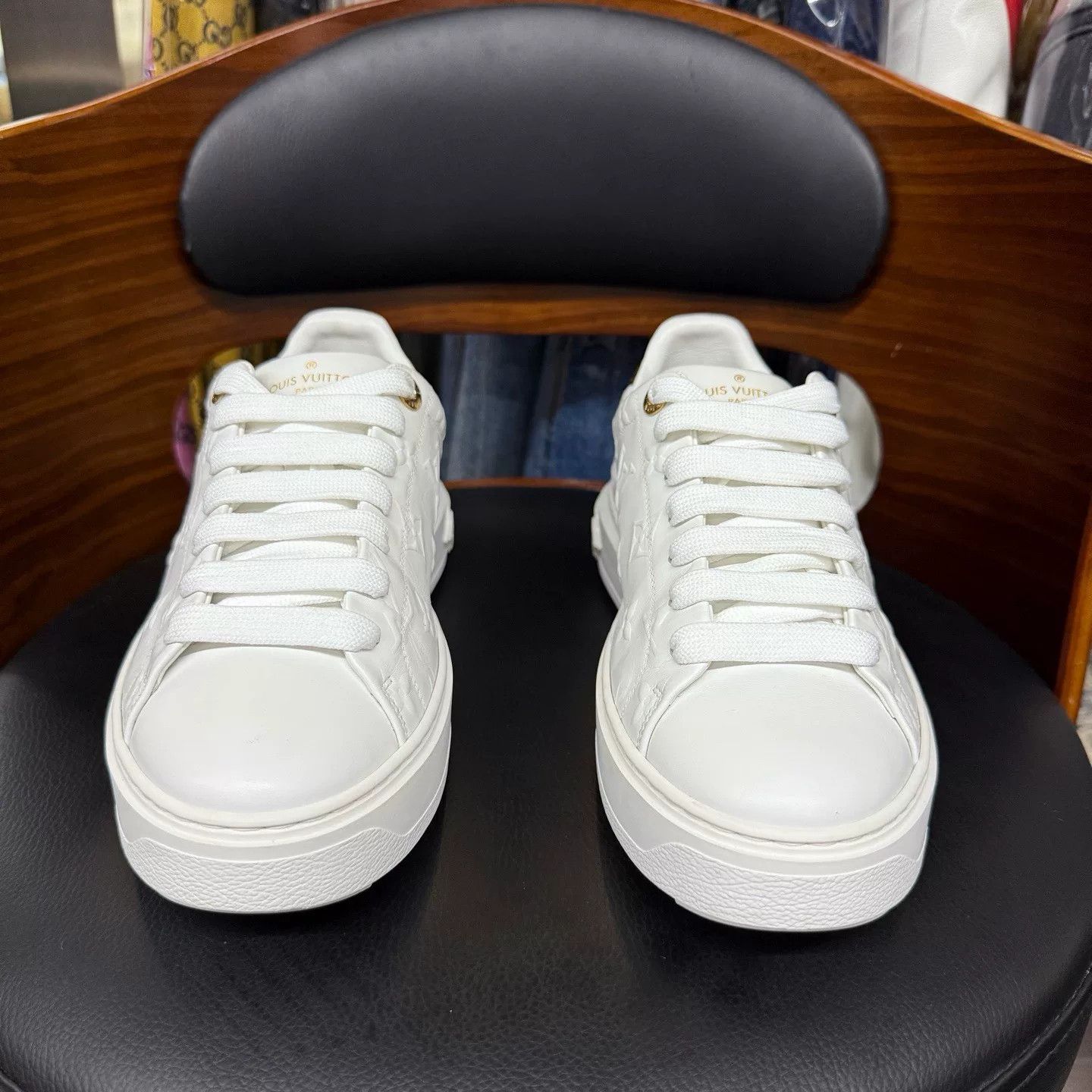 Louis Vuitton Louis Vuitton Lowtop Sneakers 38 Women Size US 7.5 / IT 37.5 - 2 Thumbnail