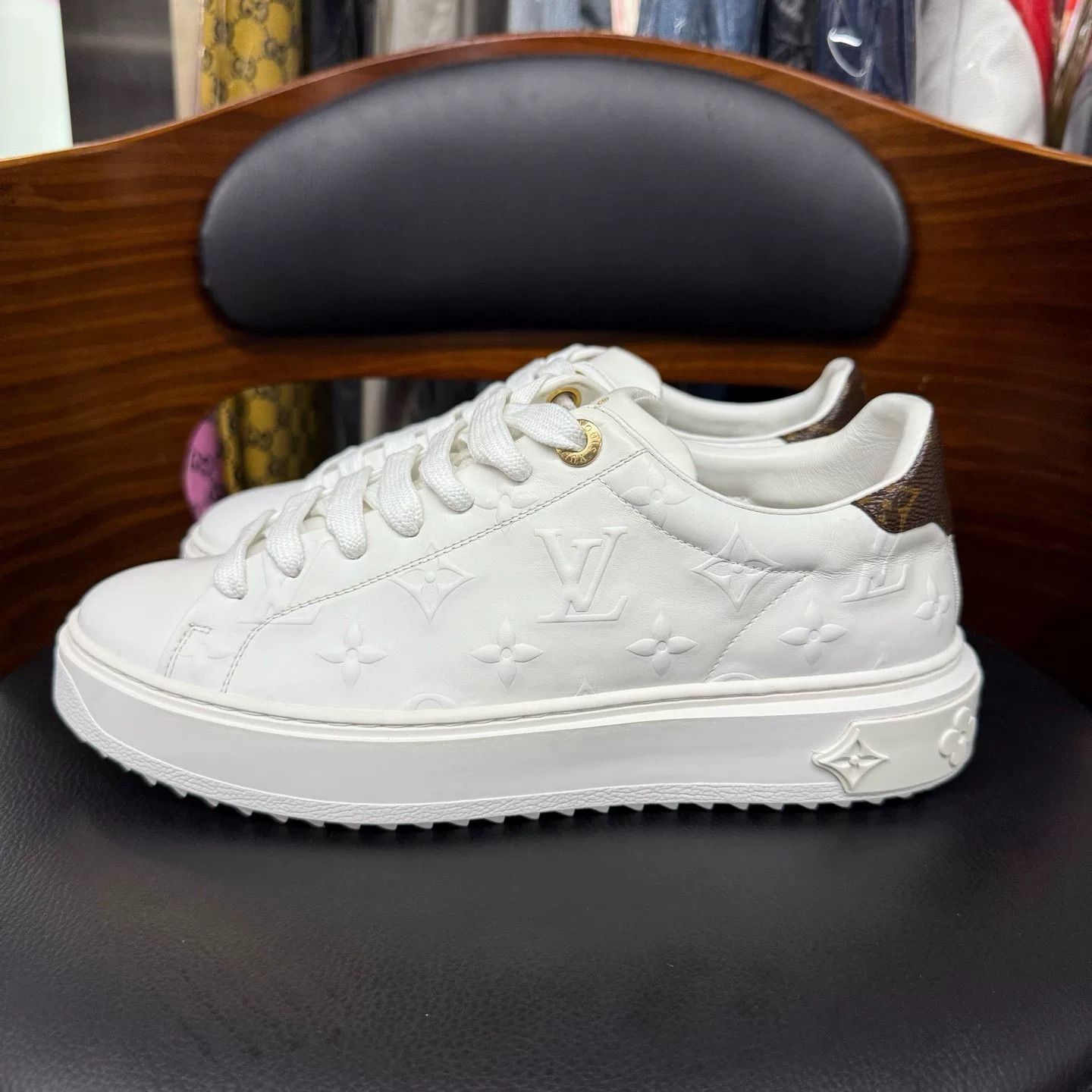 Louis Vuitton Louis Vuitton Lowtop Sneakers 38 Women Size US 7.5 / IT 37.5 - 6 Thumbnail