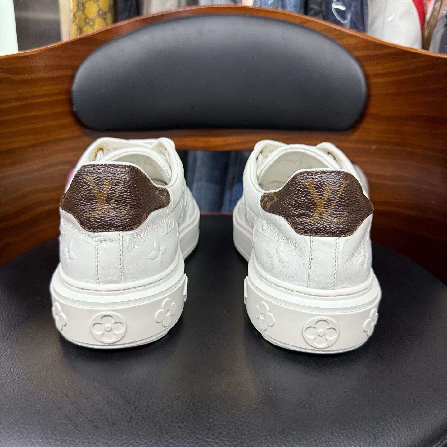Louis Vuitton Louis Vuitton Lowtop Sneakers 38 Women Size US 7.5 / IT 37.5 - 3 Thumbnail