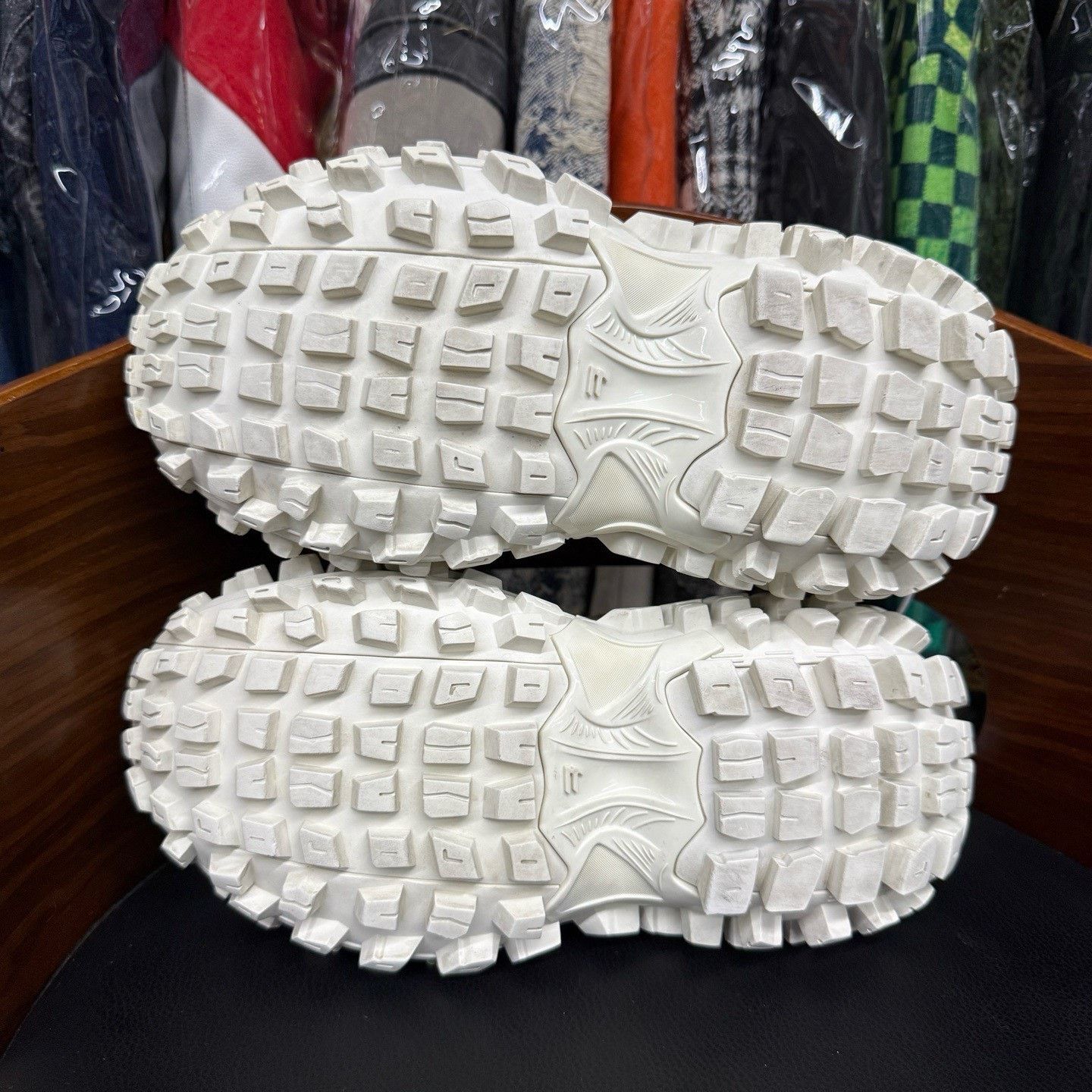 Balenciaga Balenciaga White Lowtop Sneakers 38 Men Size US 6 / EU 39 - 8 Thumbnail