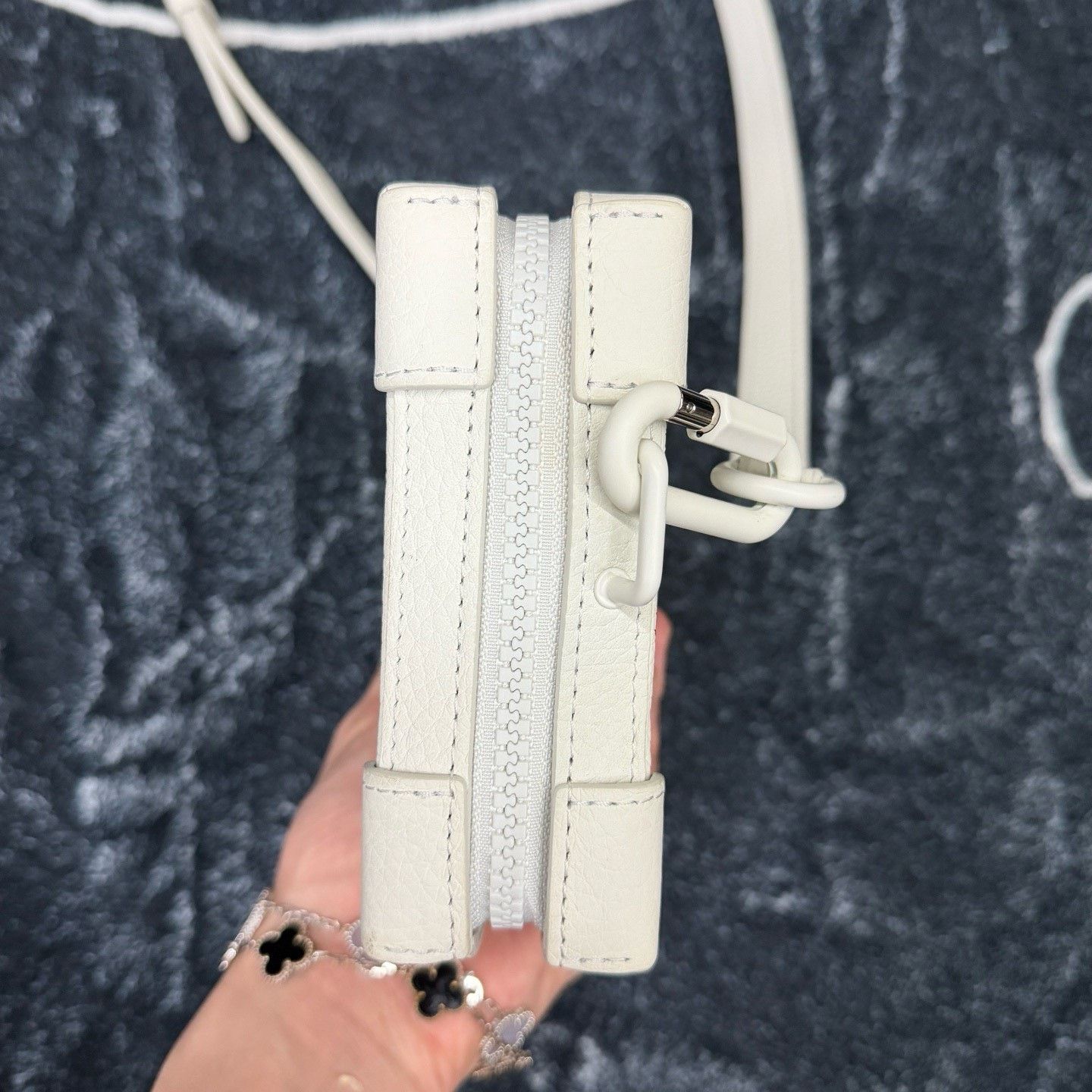 Louis Vuitton Louis Vuitton White Shoulder Bag 22 Women Size ONE SIZE - 3 Thumbnail