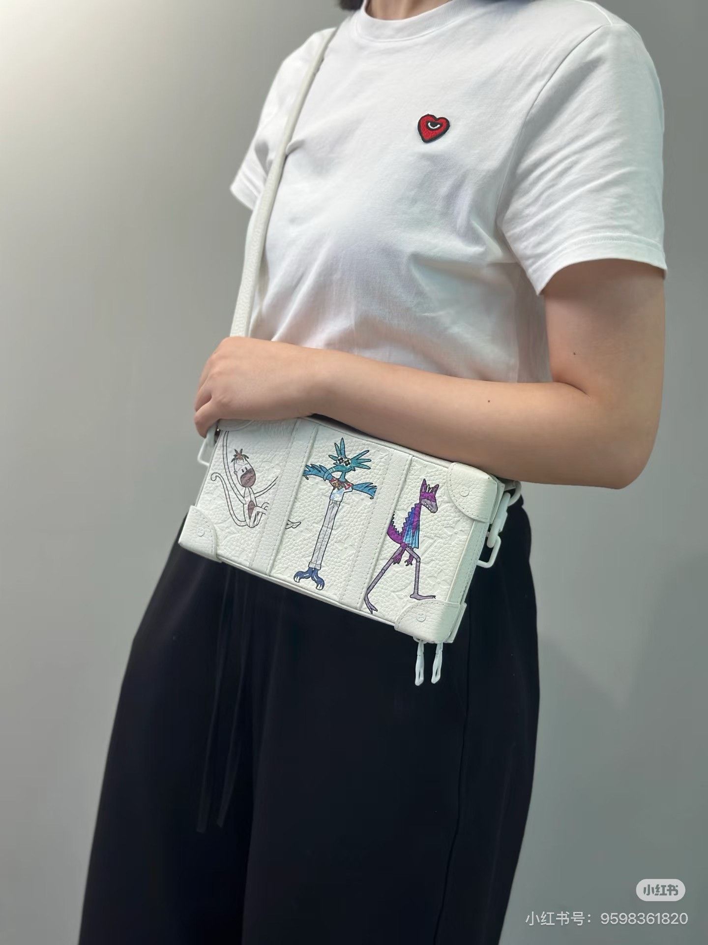 Louis Vuitton Louis Vuitton White Shoulder Bag 22 Women Size ONE SIZE - 8 Thumbnail