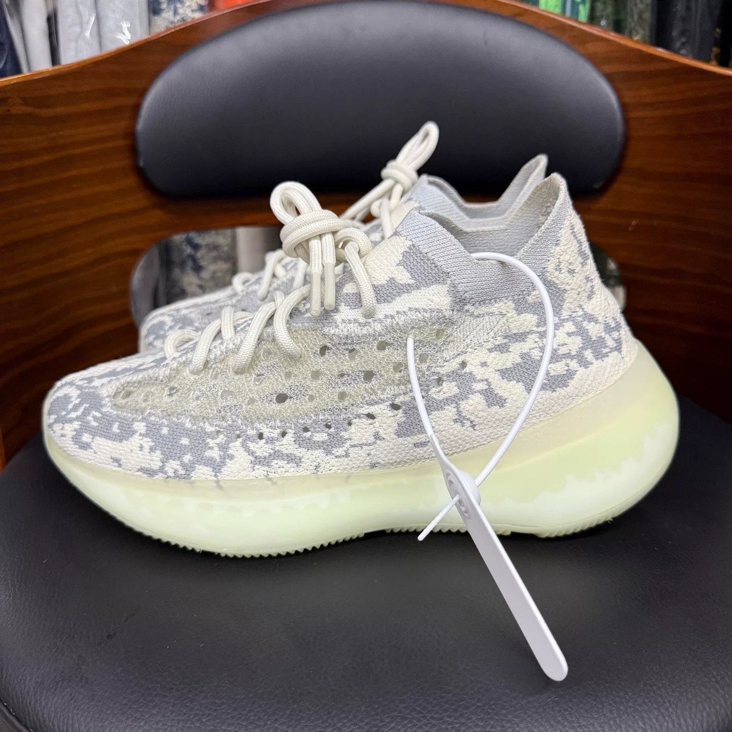 Adidas Adidas YEEZY380 Gray Lowtop Sneakers 39 Men Size US 6.5 / EU 39-40 - 6 Thumbnail
