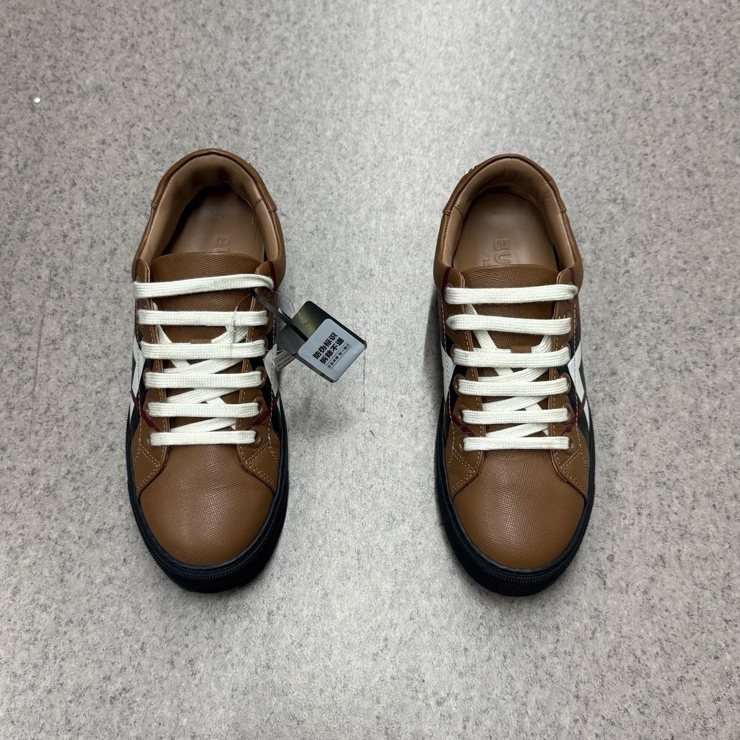 Burberry Burberry Plaid Brown Lowtop Sneakers 35 Women Size US 5 / IT 35 - 5 Thumbnail