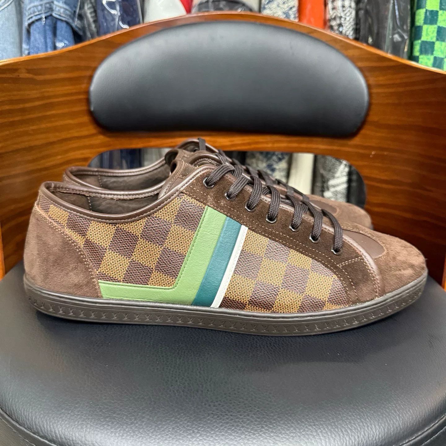 Louis Vuitton Louis Vuitton Checkered Lowtop Sneakers 42.5 Men Size US 9.5 / EU 42-43 - 4 Thumbnail