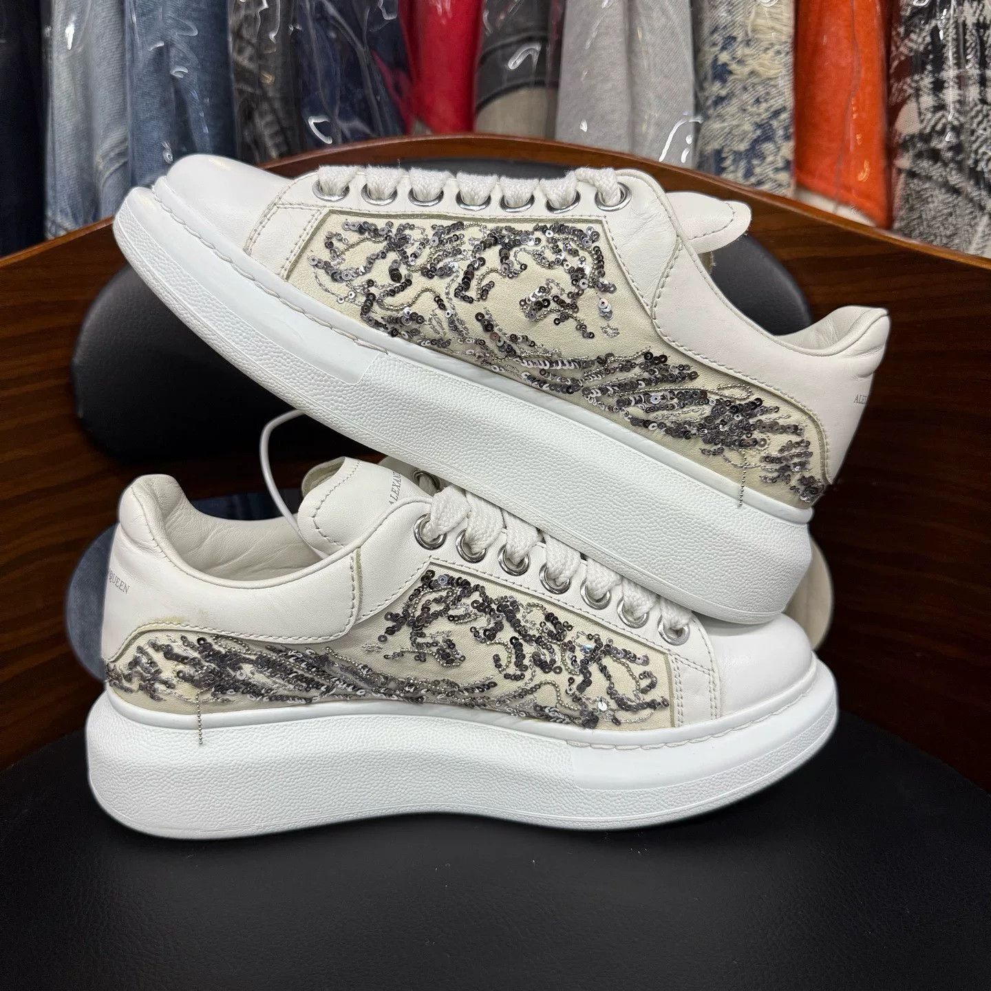 Alexander McQueen Alexander McQueen White Lowtop Sneakers 36 Women Size US 6 / IT 36 - 7 Thumbnail