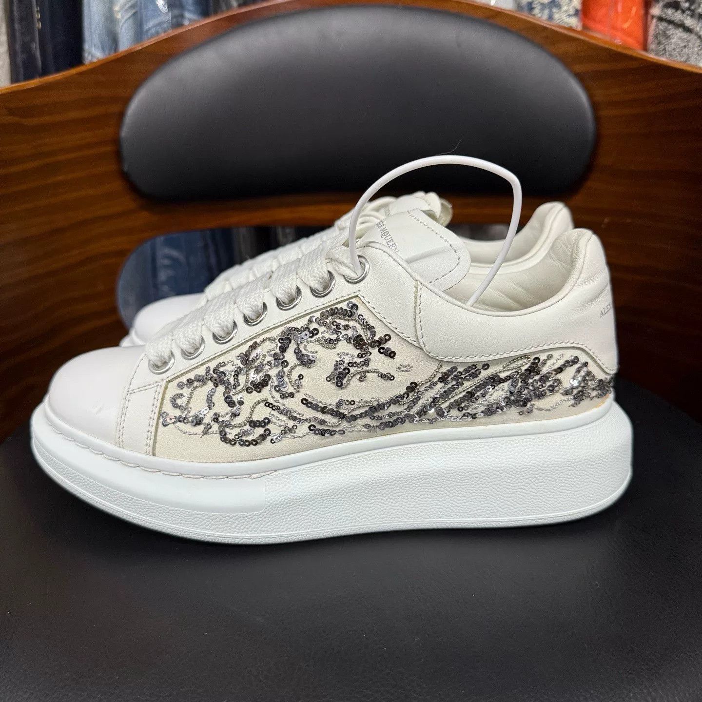 Alexander McQueen Alexander McQueen White Lowtop Sneakers 36 Women Size US 6 / IT 36 - 6 Thumbnail