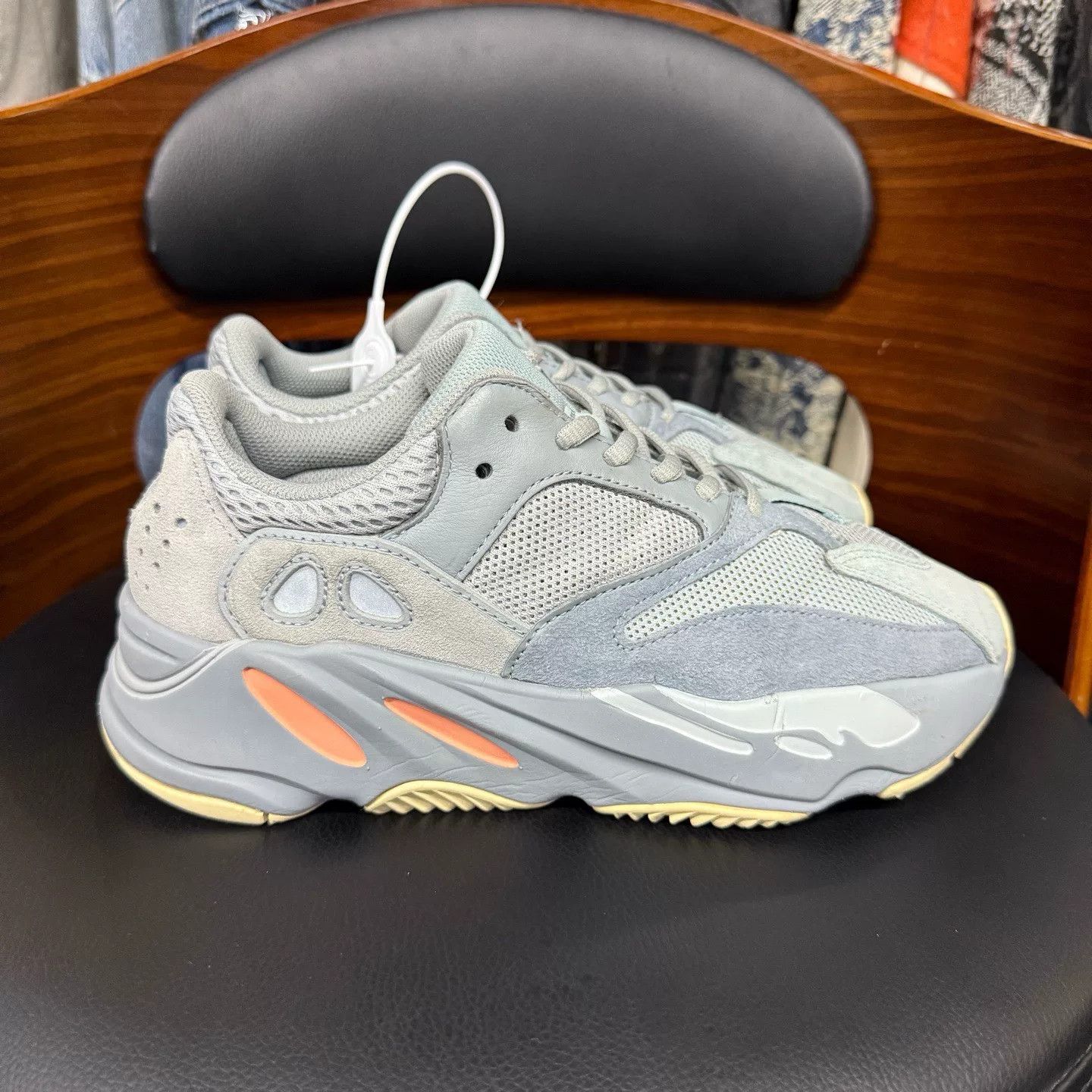 Adidas Adidas YEEZY700 Gray Lowtop Sneakers 39 Men Size US 6.5 / EU 39-40 - 4 Thumbnail