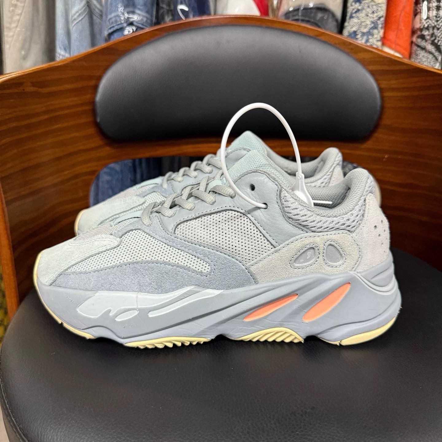 Adidas Adidas YEEZY700 Gray Lowtop Sneakers 39 Men Size US 6.5 / EU 39-40 - 6 Thumbnail