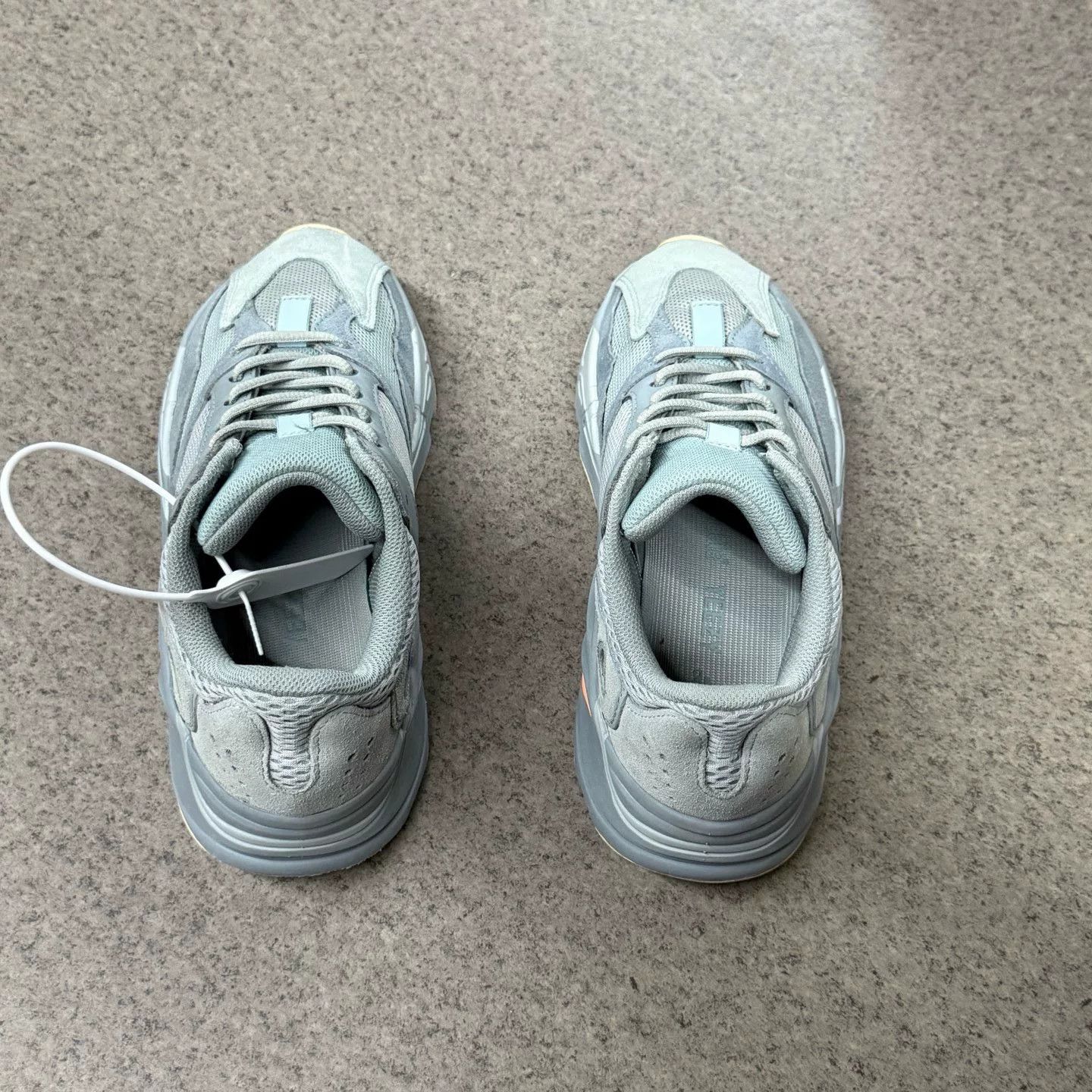 Adidas Adidas YEEZY700 Gray Lowtop Sneakers 39 Men Size US 6.5 / EU 39-40 - 8 Thumbnail