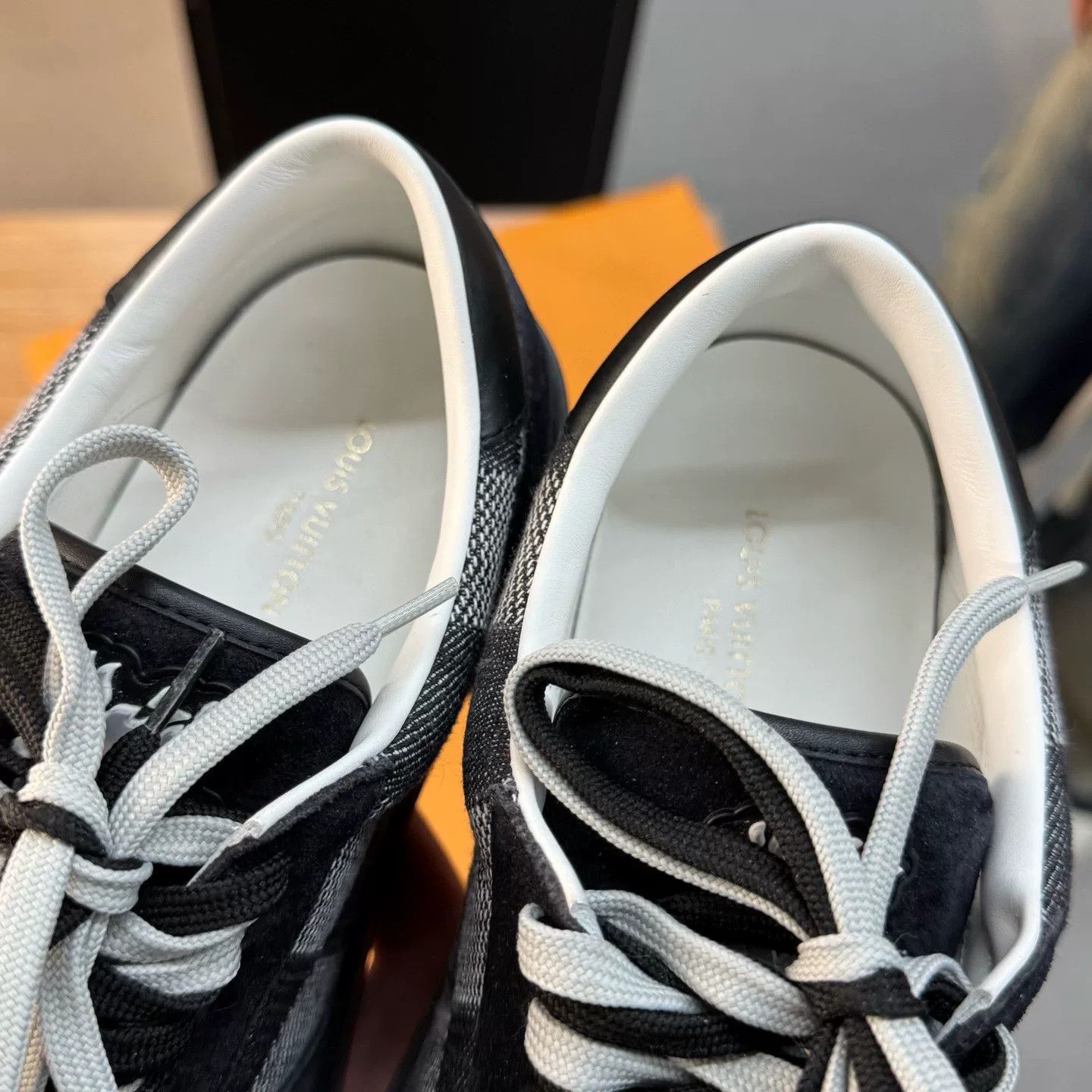 Louis Vuitton Louis Vuitton Checkered Black Lowtop Sneakers 42 Men Size US 9 / EU 42 - 8 Thumbnail