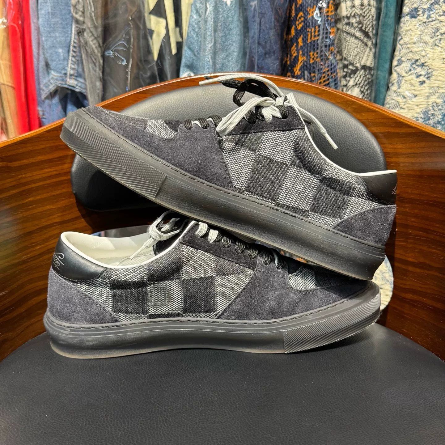 Louis Vuitton Louis Vuitton Checkered Black Lowtop Sneakers 42 Men Size US 9 / EU 42 - 7 Thumbnail