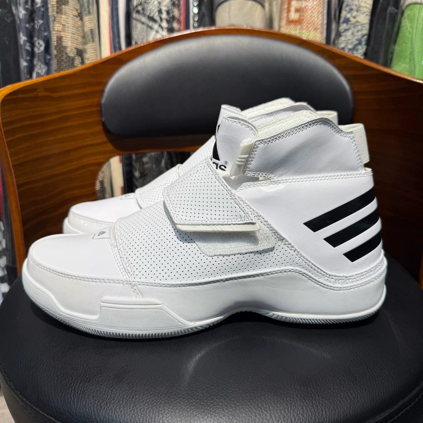 Adidas Adidas Basketball White Lowtop Sneakers 42 Men Size US 9 / EU 42 - 6 Thumbnail