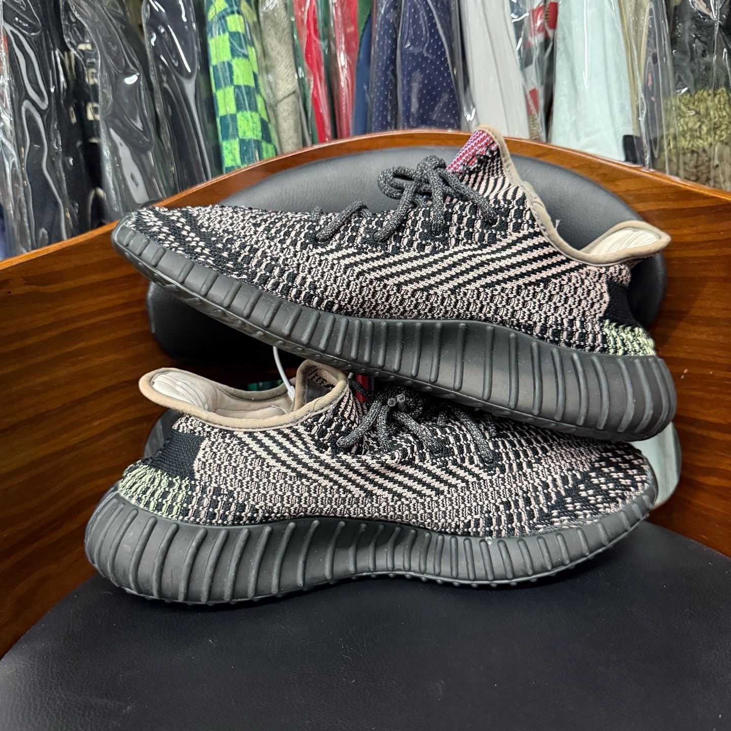 Adidas Adidas YEEZY350 Black Lowtop Sneakers 44 Men Size US 10.5 / EU 43-44 - 7 Thumbnail