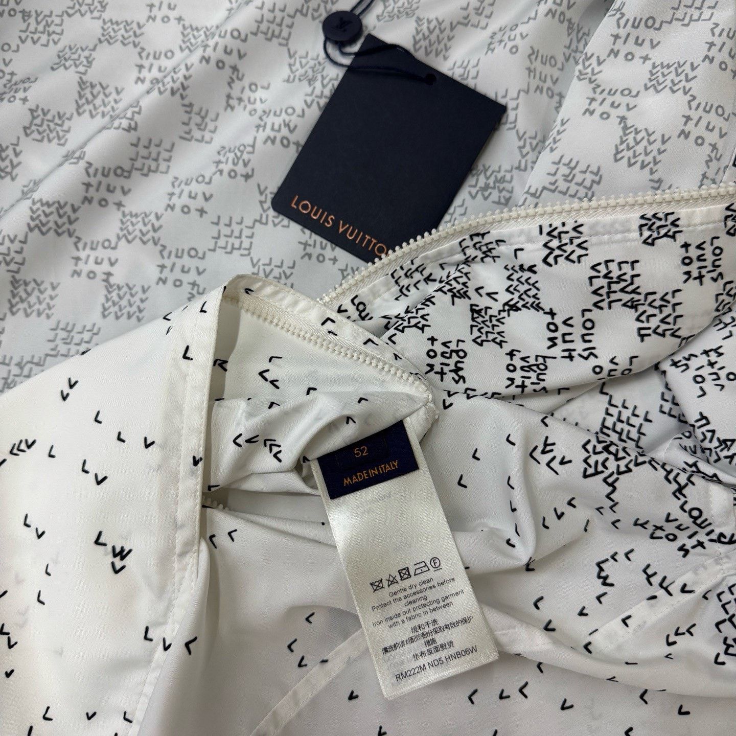 Louis Vuitton Louis Vuitton Checkered White Light Jacket 42.5 Men Size US M / EU 48-50 / 2 - 4 Thumbnail