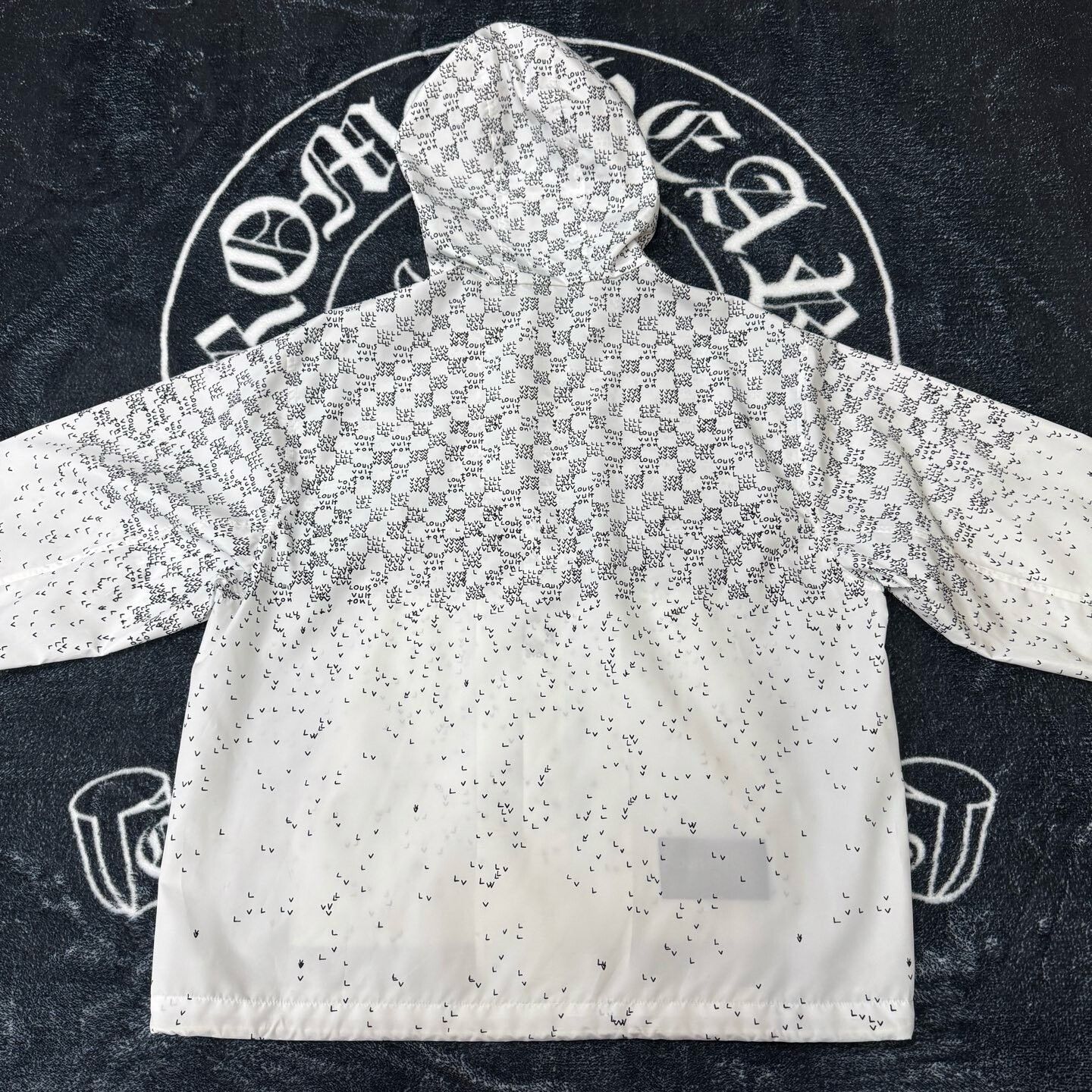 Louis Vuitton Louis Vuitton Checkered White Light Jacket 42.5 Men Size US M / EU 48-50 / 2 - 3 Thumbnail