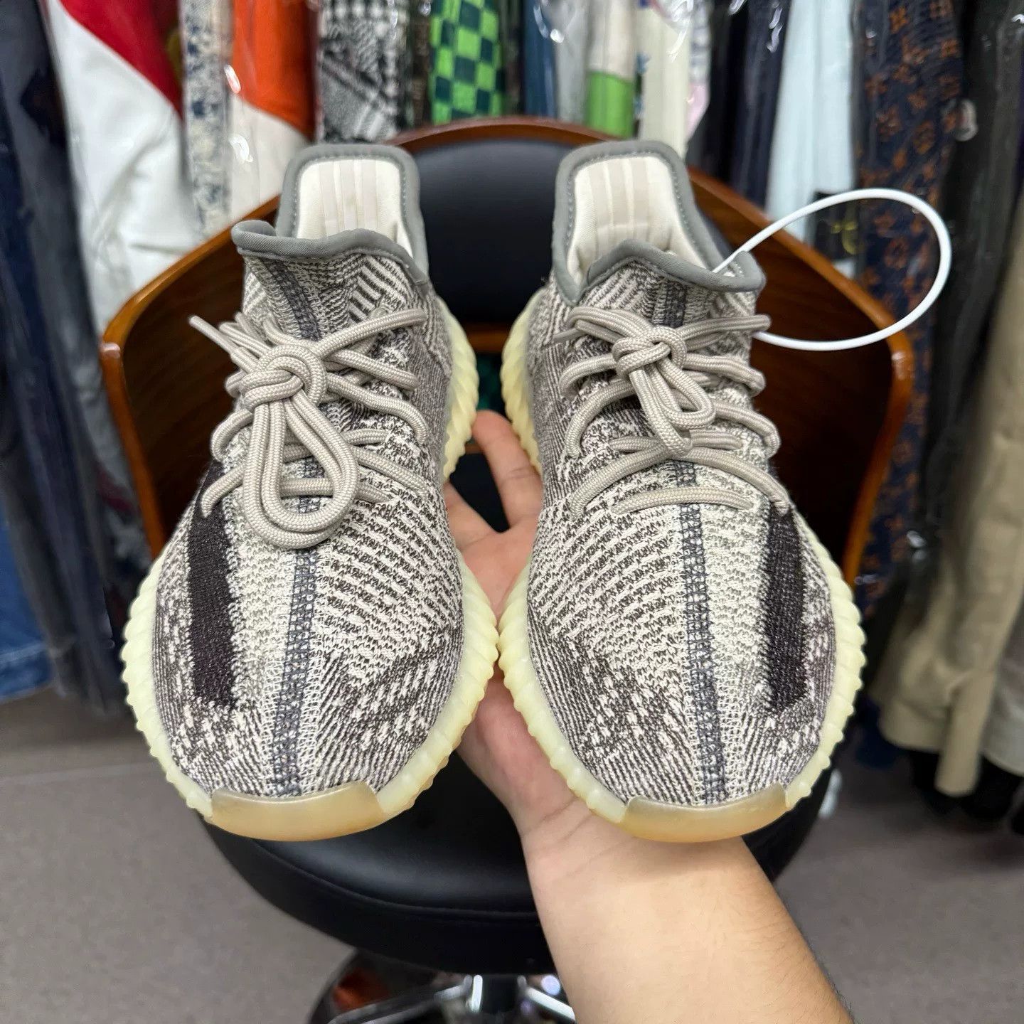 Adidas Adidas YEEZY350 Gray Lowtop Sneakers 38 Men Size US 6 / EU 39 - 5 Thumbnail