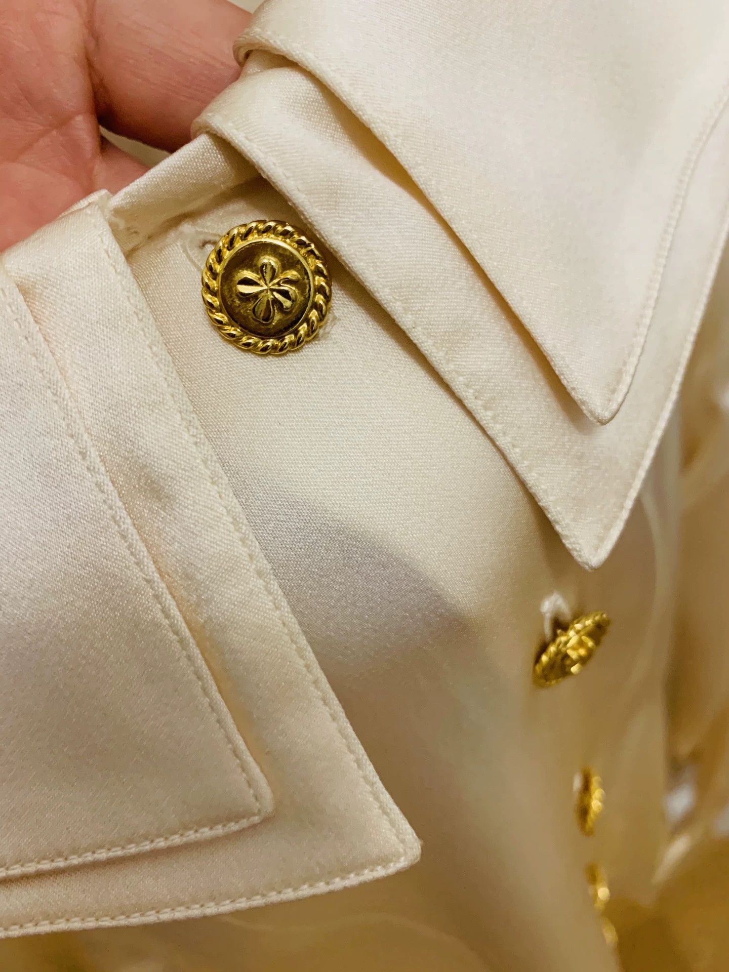 Chanel Chanel Vintage Beige Satin Silk Shirt Size S / US 4 / IT 40 - 2 Thumbnail
