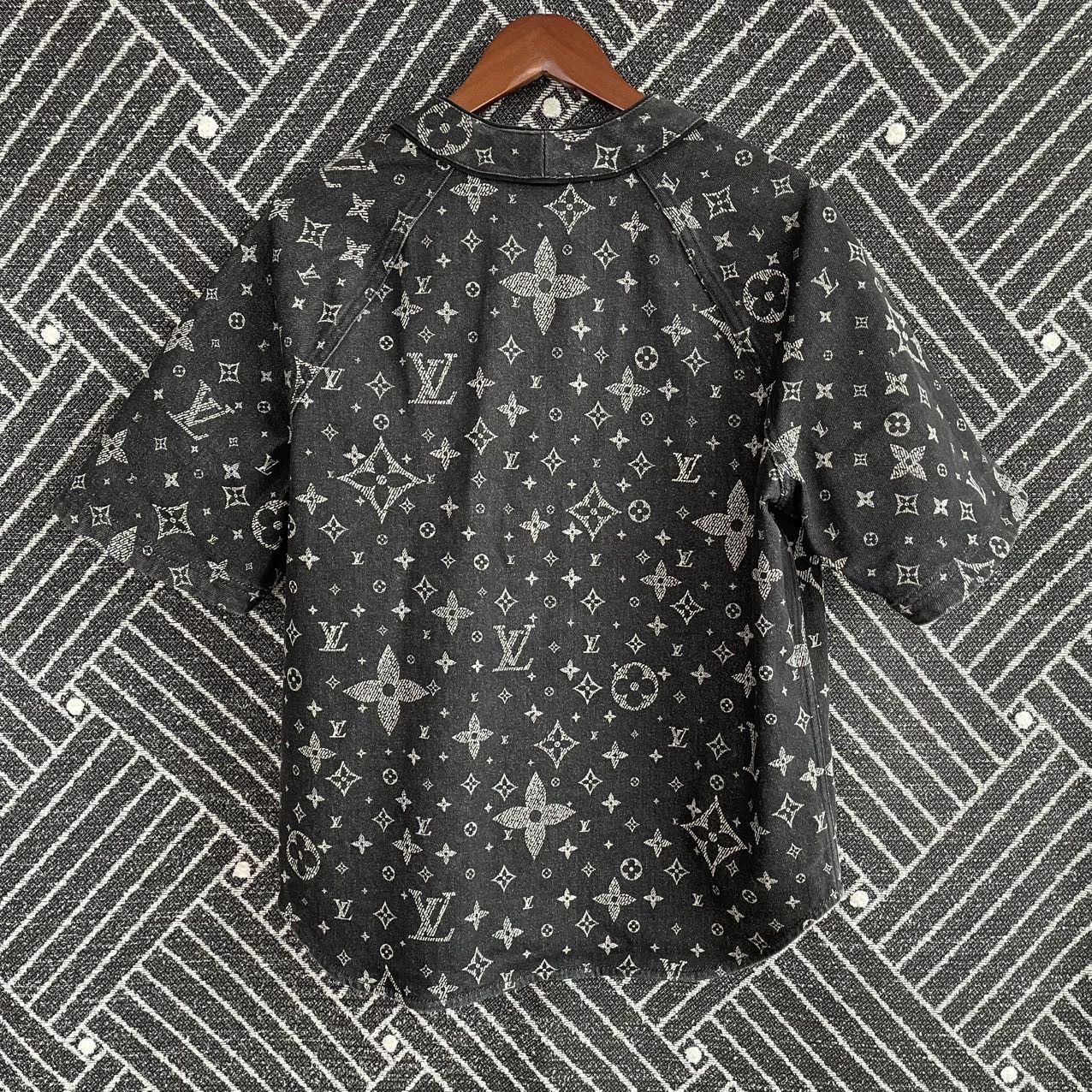 Louis Vuitton Black Patterned Short-Sleeve Button-Up Shirt Size US M / EU 48-50 / 2 - 2 Thumbnail
