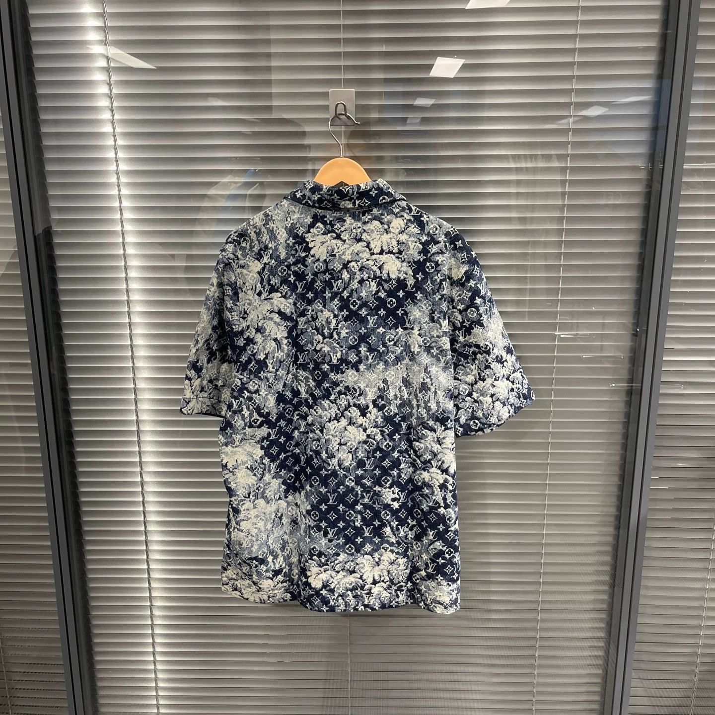 Louis Vuitton Blue Patterned Short Sleeve Button-Up Shirt Size US L / EU 52-54 / 3 - 2 Thumbnail