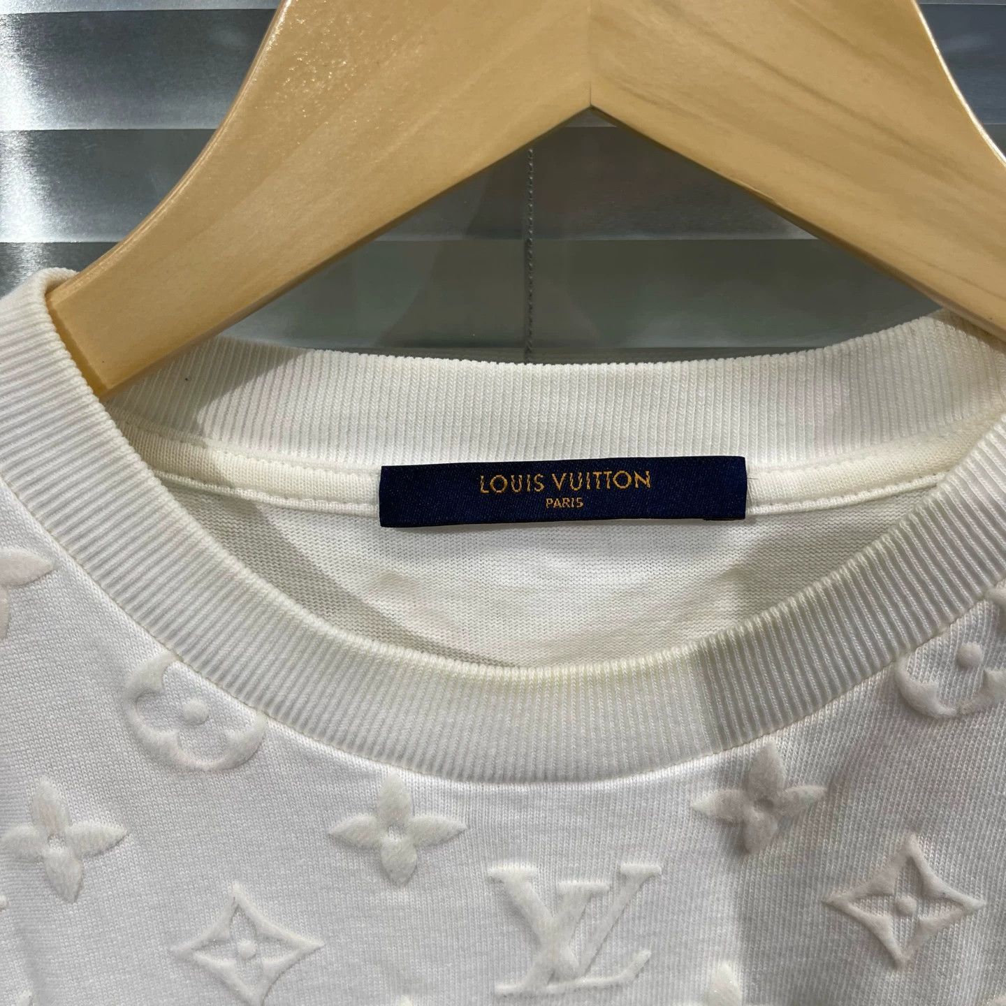 Louis Vuitton White Textured Short Sleeve Shirt with Pocket Size US S / EU 44-46 / 1 - 3 Thumbnail