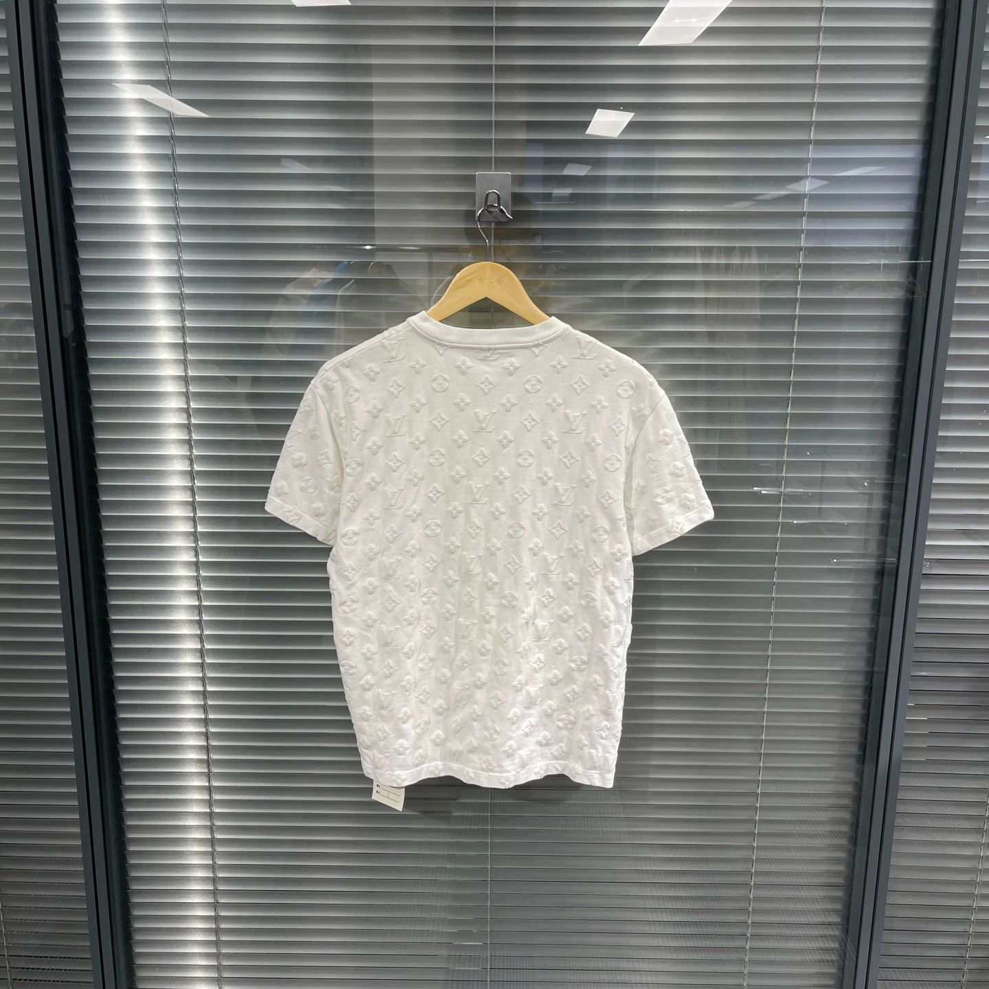 Louis Vuitton White Textured Short Sleeve Shirt with Pocket Size US S / EU 44-46 / 1 - 2 Thumbnail