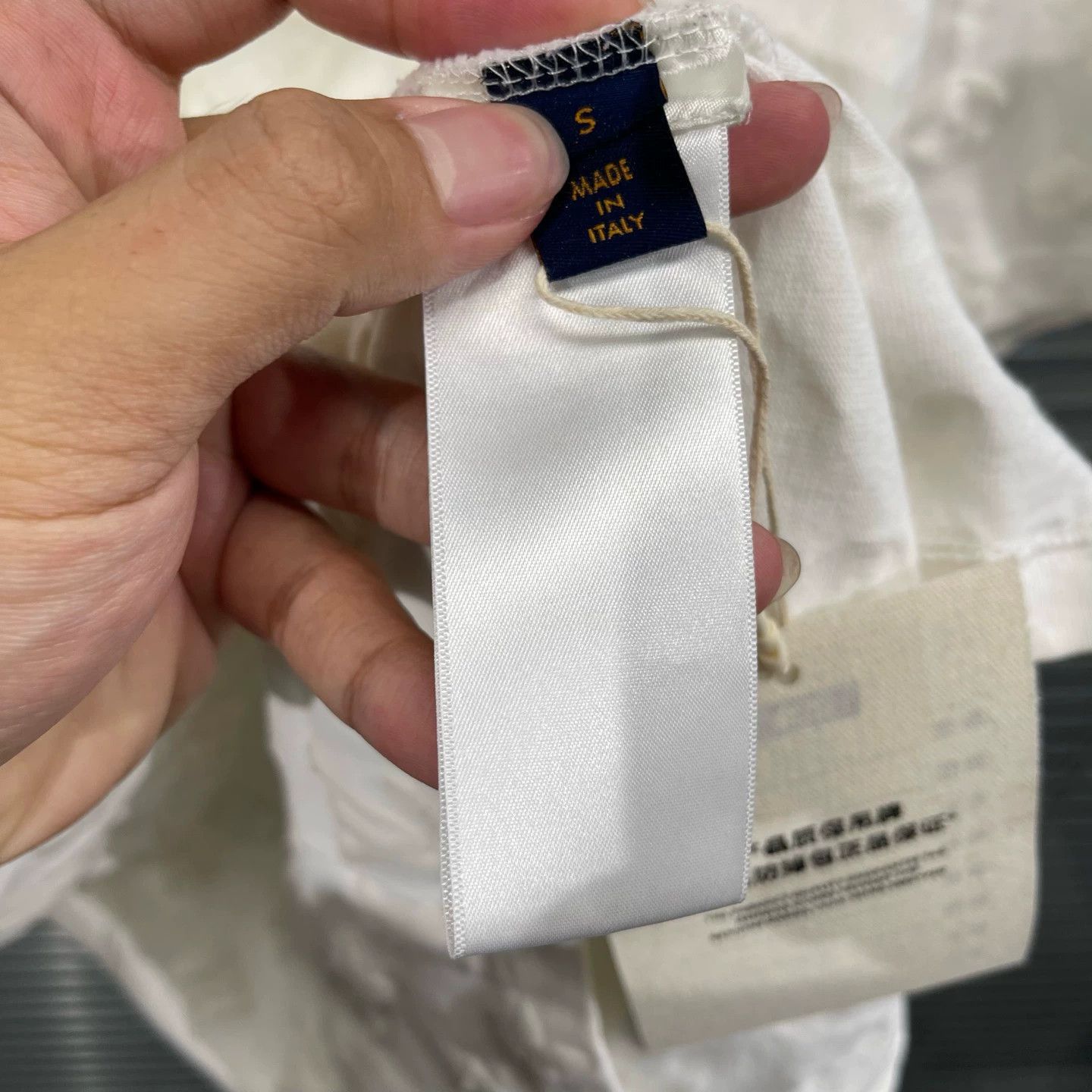 Louis Vuitton White Textured Short Sleeve Shirt with Pocket Size US S / EU 44-46 / 1 - 6 Thumbnail