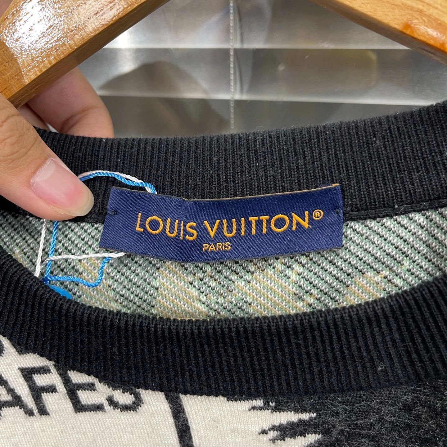 Louis Vuitton Multi Graphic Print Long Sleeve Sweater Size US L / EU 52-54 / 3 - 3 Thumbnail