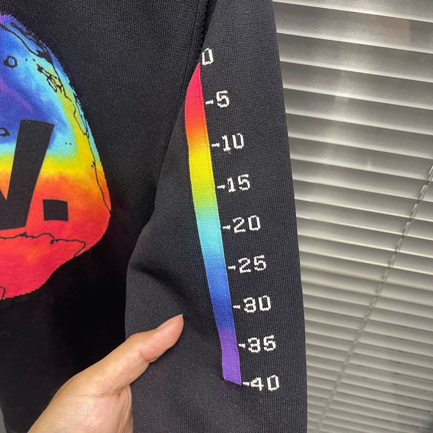 Louis Vuitton Black Long Sleeve Graphic Print Top Size US S / EU 44-46 / 1 - 5 Thumbnail