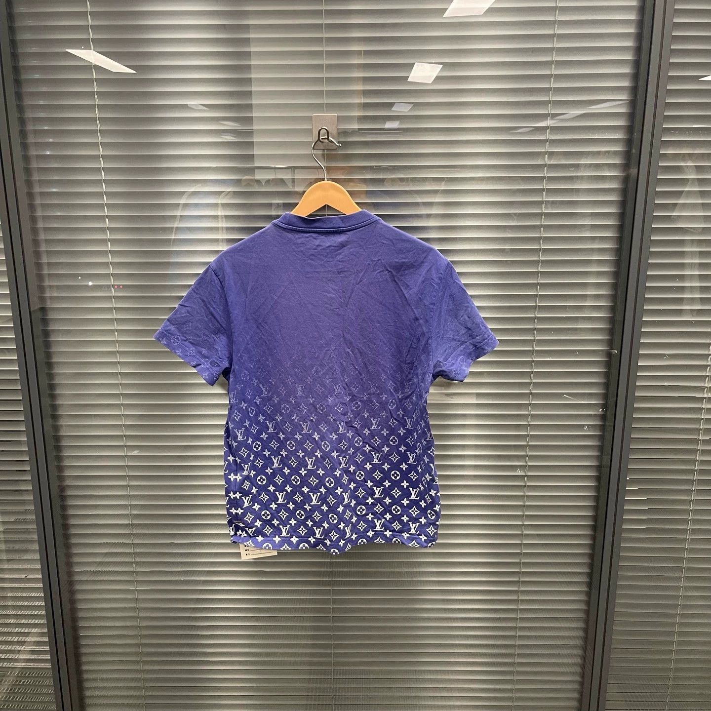 Louis Vuitton Purple Gradient Pattern Short-Sleeve T-Shirt Size US S / EU 44-46 / 1 - 2 Thumbnail