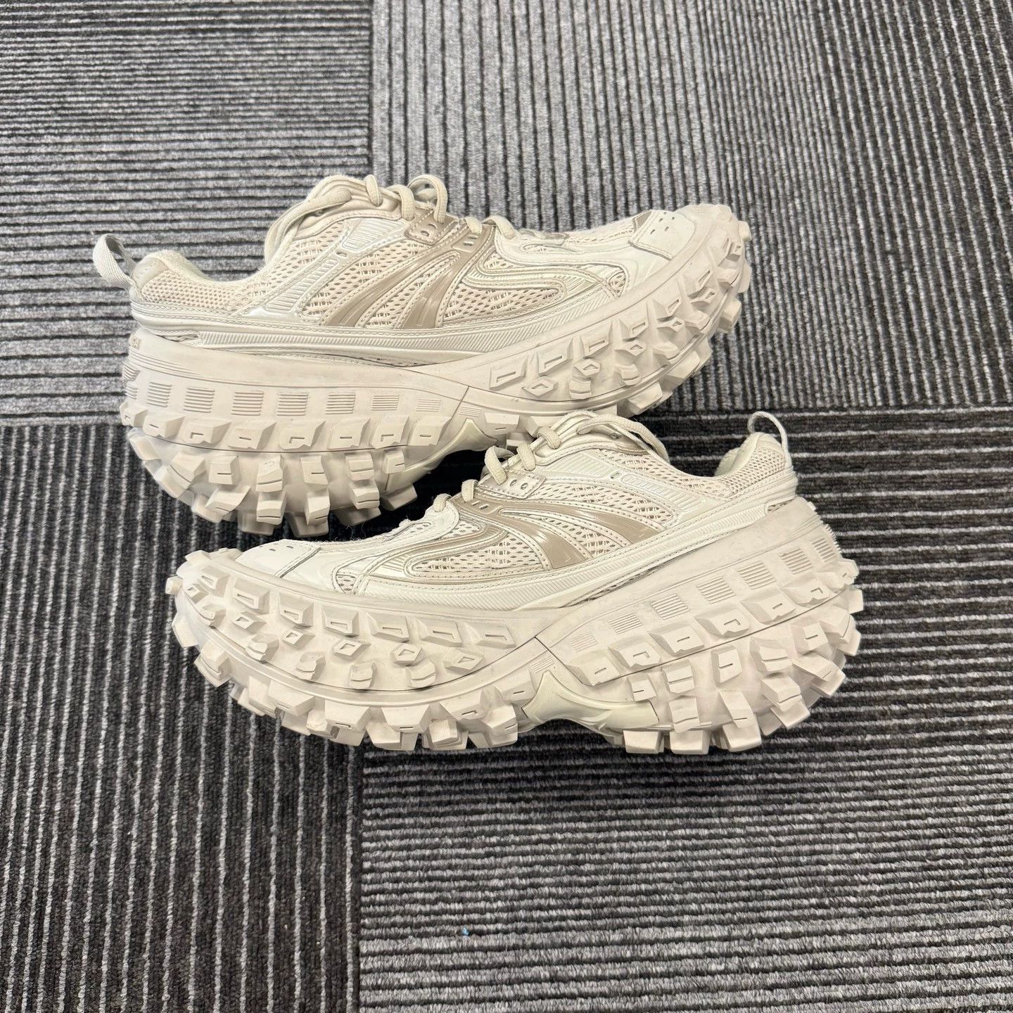Balenciaga Chunky Multi Low-Top Sneakers Size 8 Size US 8 / EU 41 - 3 Thumbnail
