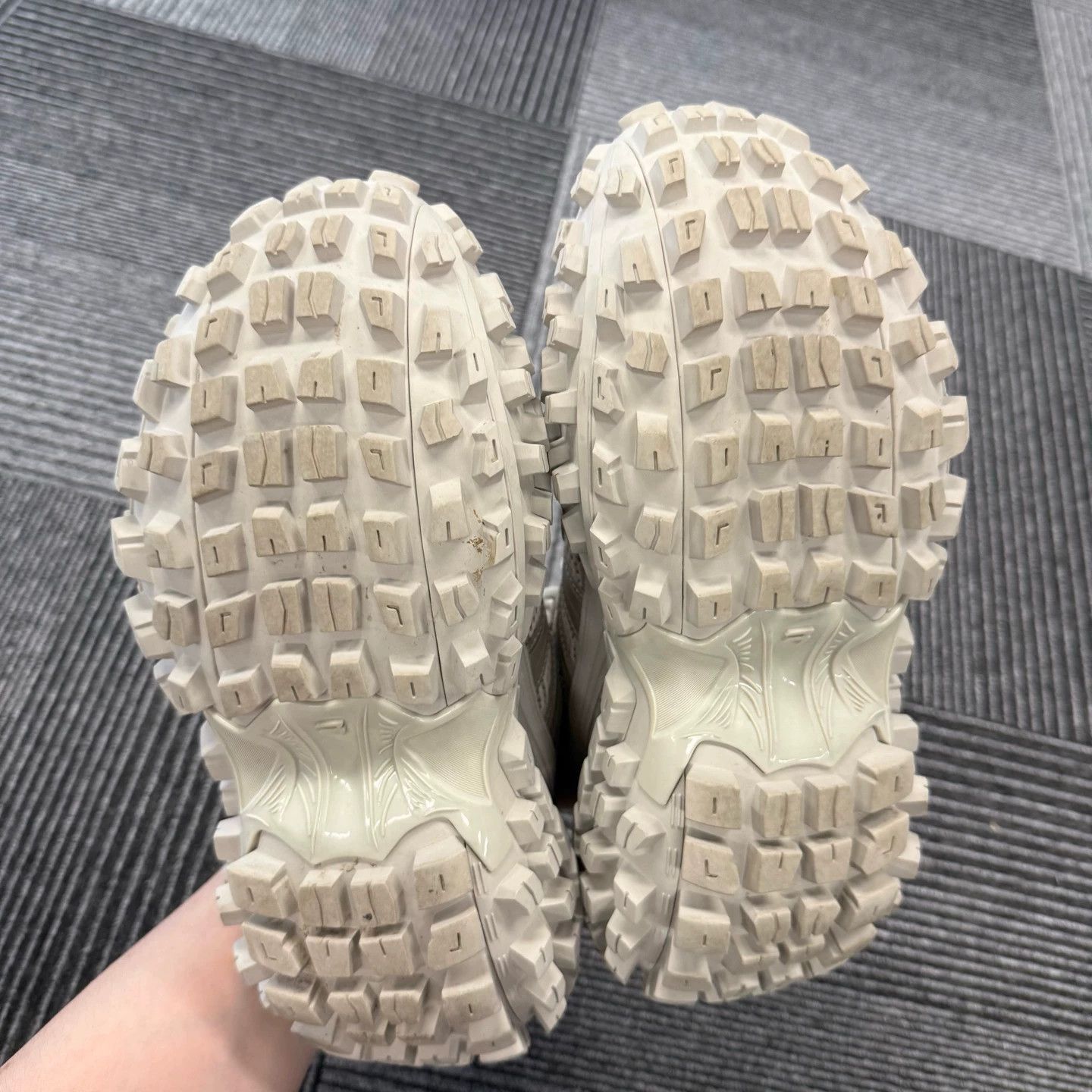 Balenciaga Chunky Multi Low-Top Sneakers Size 8 Size US 8 / EU 41 - 7 Thumbnail