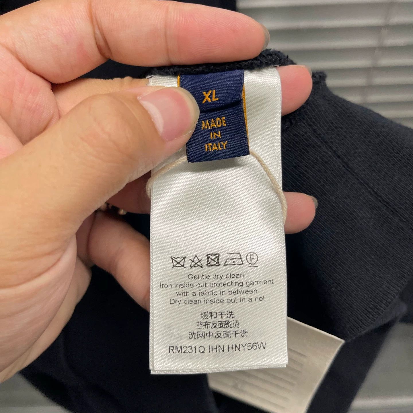 Louis Vuitton Black Hoodie with Drawstring and Front Pocket Size US XL / EU 56 / 4 - 5 Thumbnail
