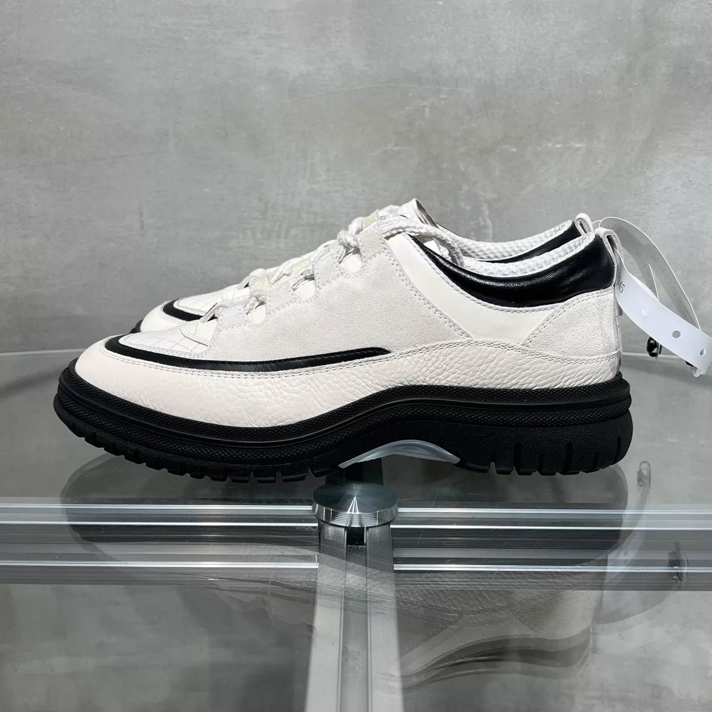 Chanel White Quilted Low-Top Sneakers Size US 8.5 / EU 41-42 - 3 Thumbnail