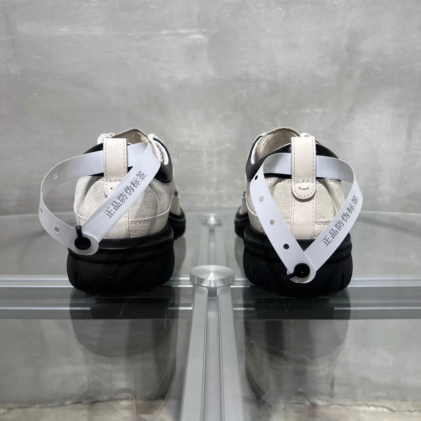 Chanel White Quilted Low-Top Sneakers Size US 8.5 / EU 41-42 - 6 Thumbnail