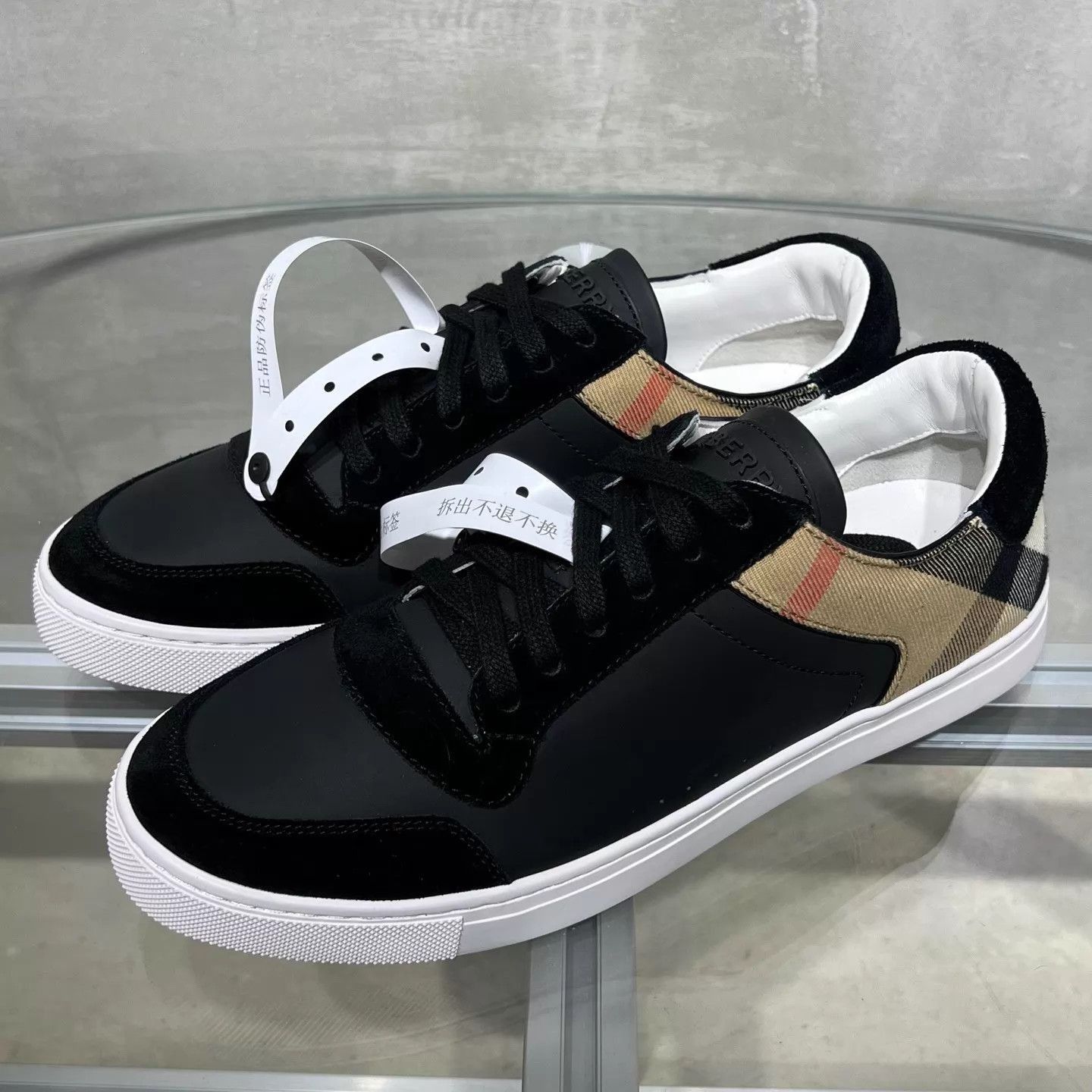 Burberry Black Low-Top Sneakers Size 9 Size US 9 / EU 42 - 2 Thumbnail