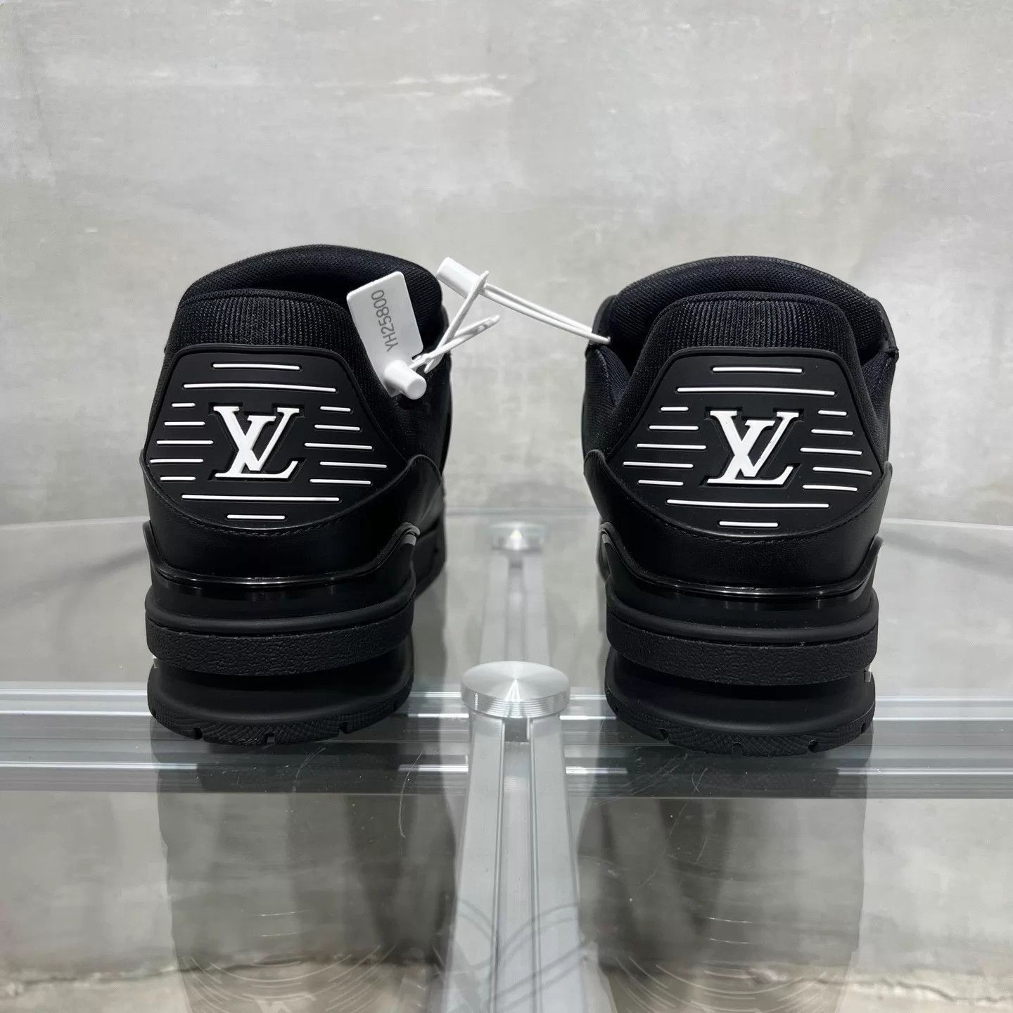 Louis Vuitton Black Low-Top Sneakers Size 11 Size US 11 / EU 44 - 6 Thumbnail