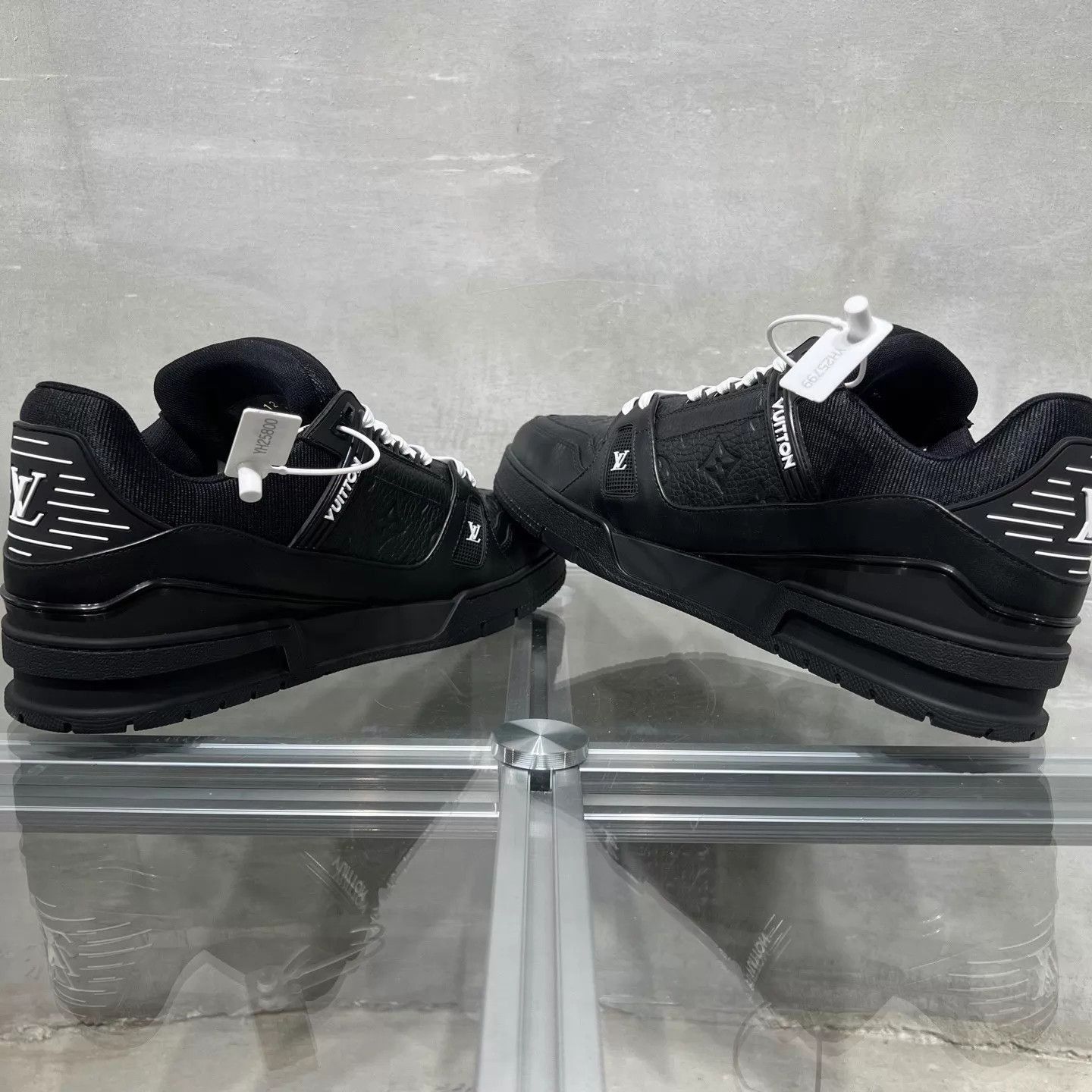 Louis Vuitton Black Low-Top Sneakers Size 11 Size US 11 / EU 44 - 5 Thumbnail