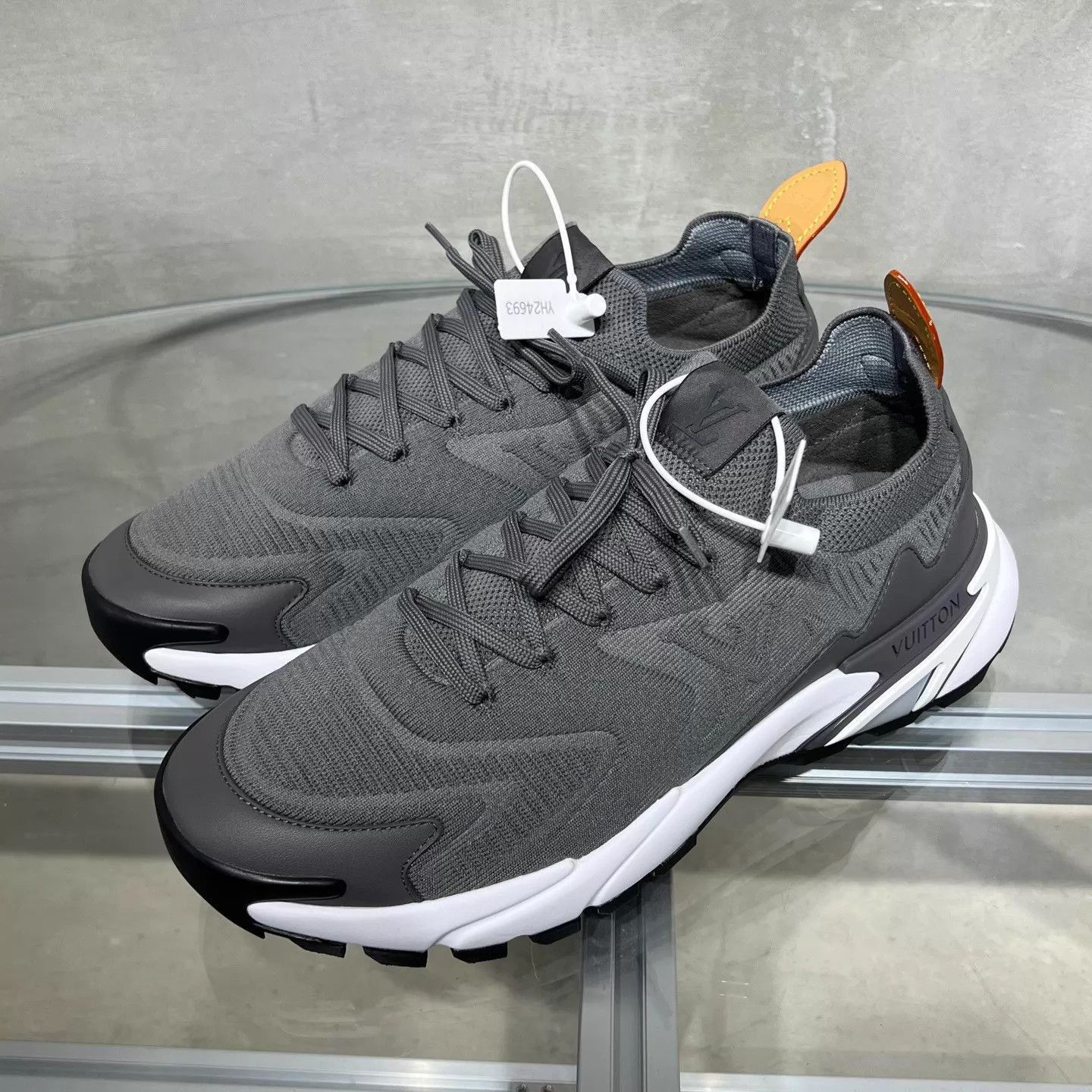 Louis Vuitton Gray Lowtop Sneakers Size 9 Size US 9 / EU 42 - 2 Thumbnail